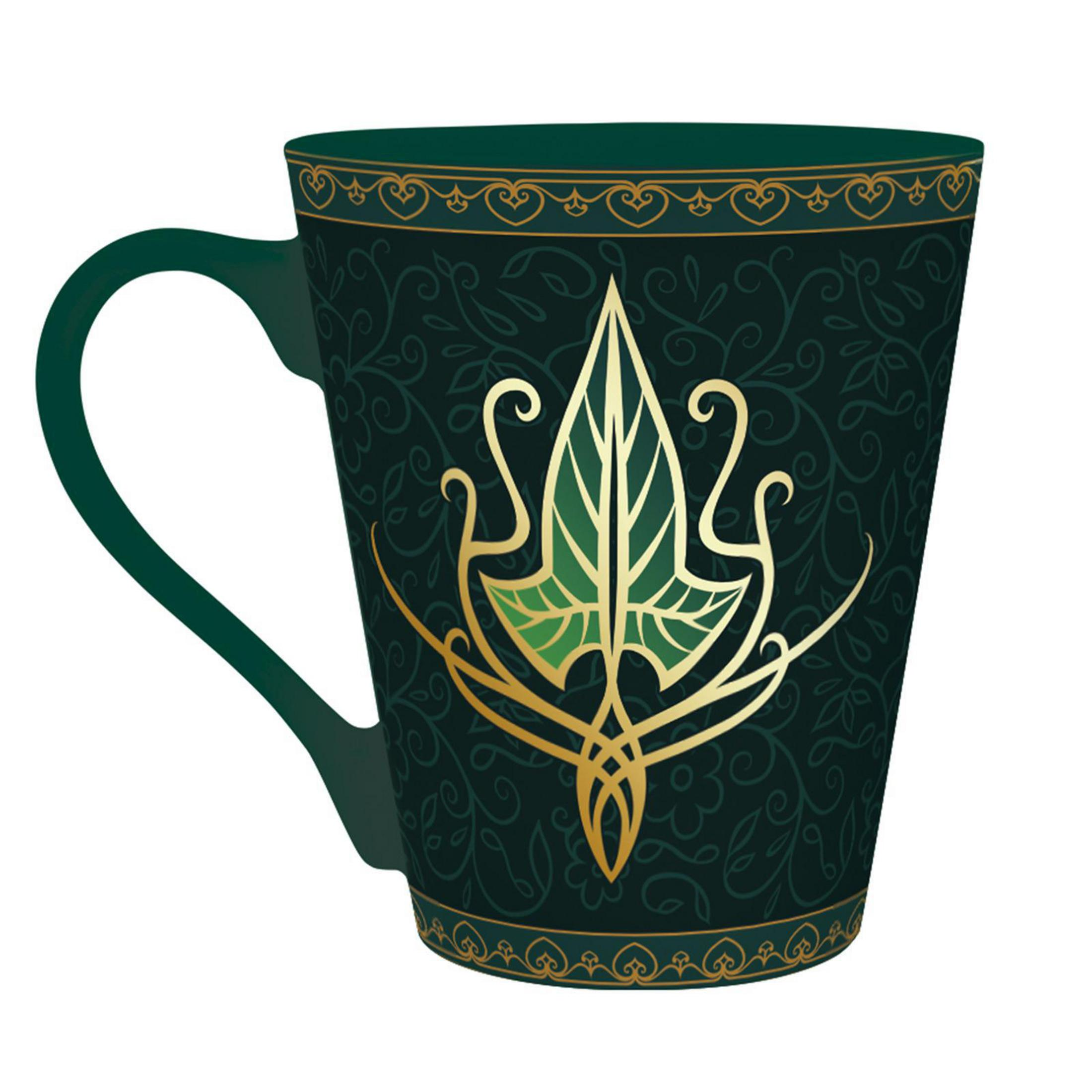 Eine grüne Tasse mit goldenem Blattdesign und dunkelgrünem Henkel, auf weißem Hintergrund.