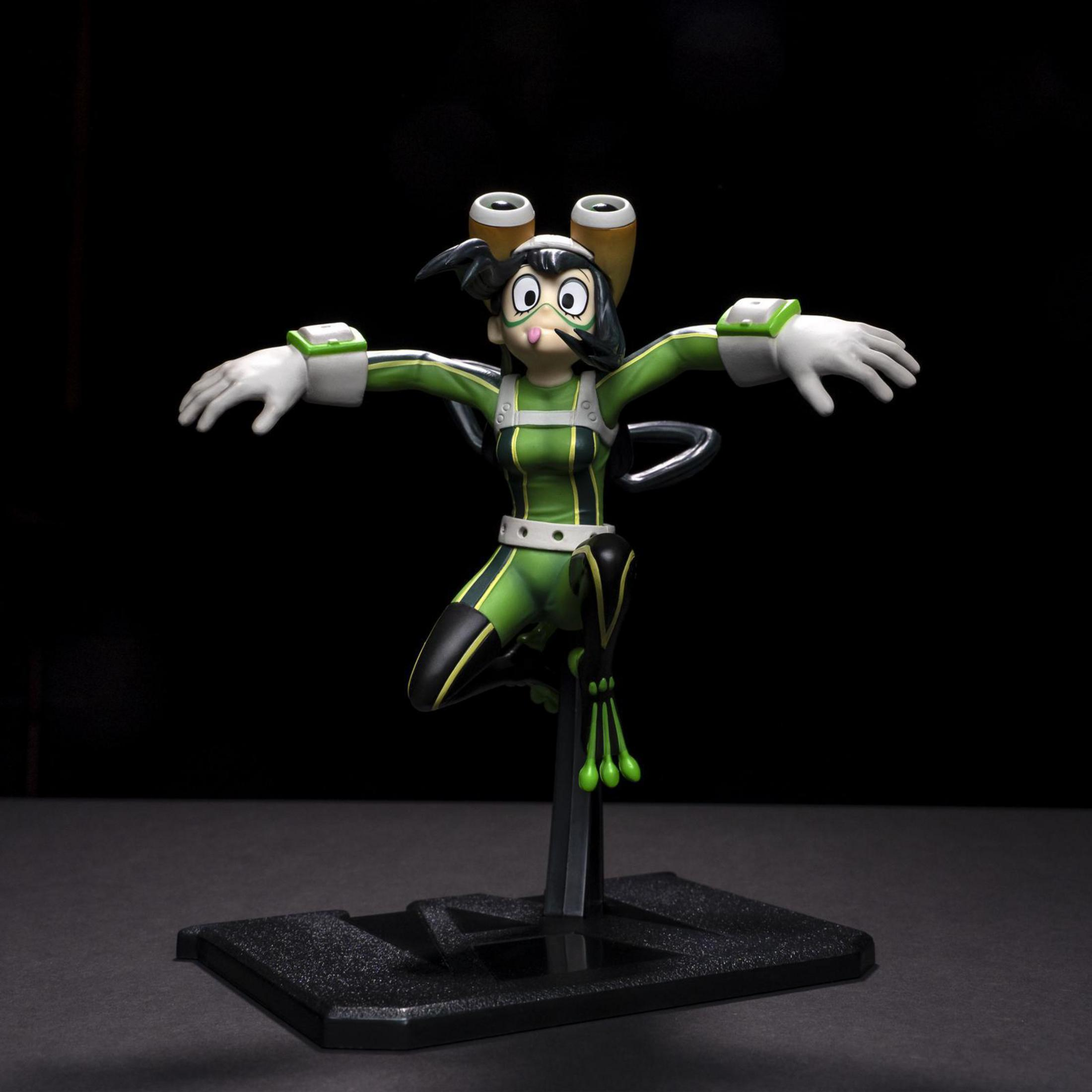 Anime-Figur eines grün gekleideten Mädchens in T-Pose. Schwarze Basis, schwarzer Hintergrund.