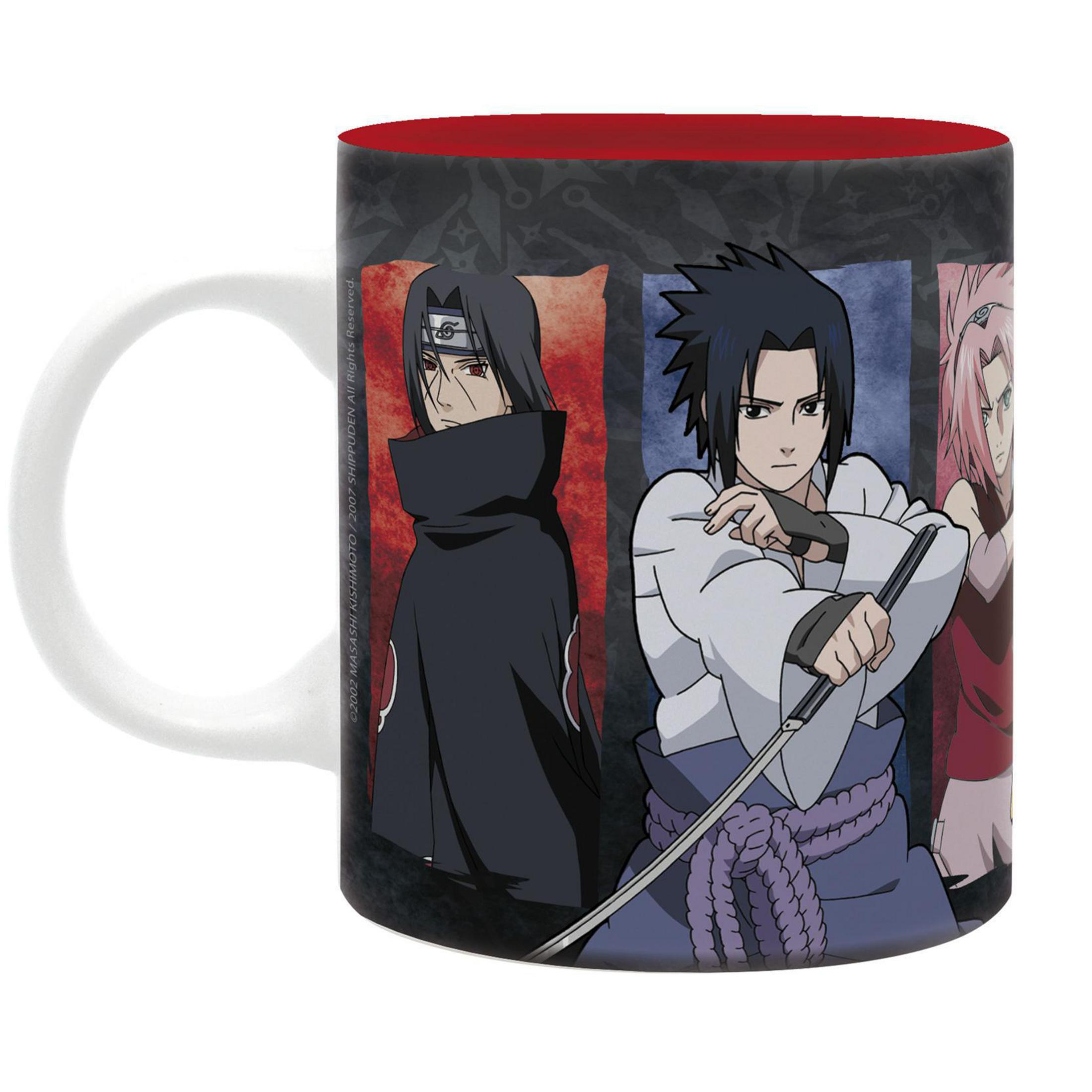 Tasse mit Naruto-Charakteren. Charaktere auf der Tasse sind Itachi, Sasuke und Sakura.