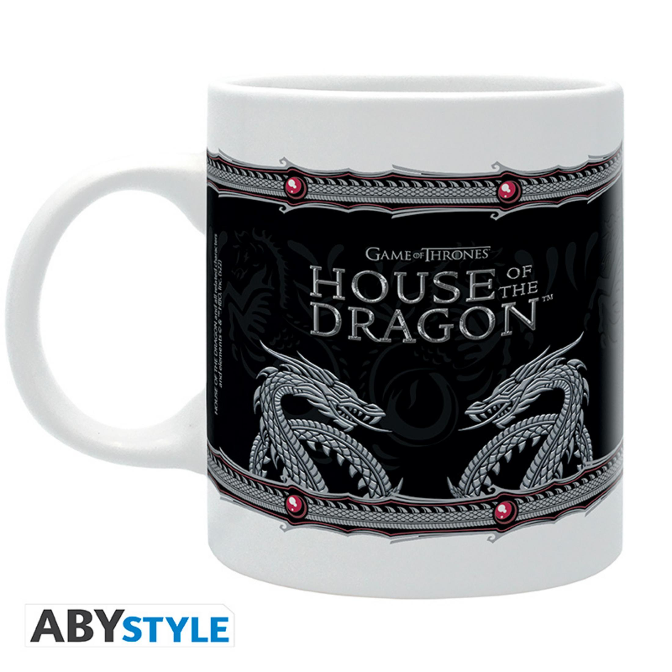 Taza blanca con diseño de Juego de Tronos: Casa del Dragón, sobre blanco.