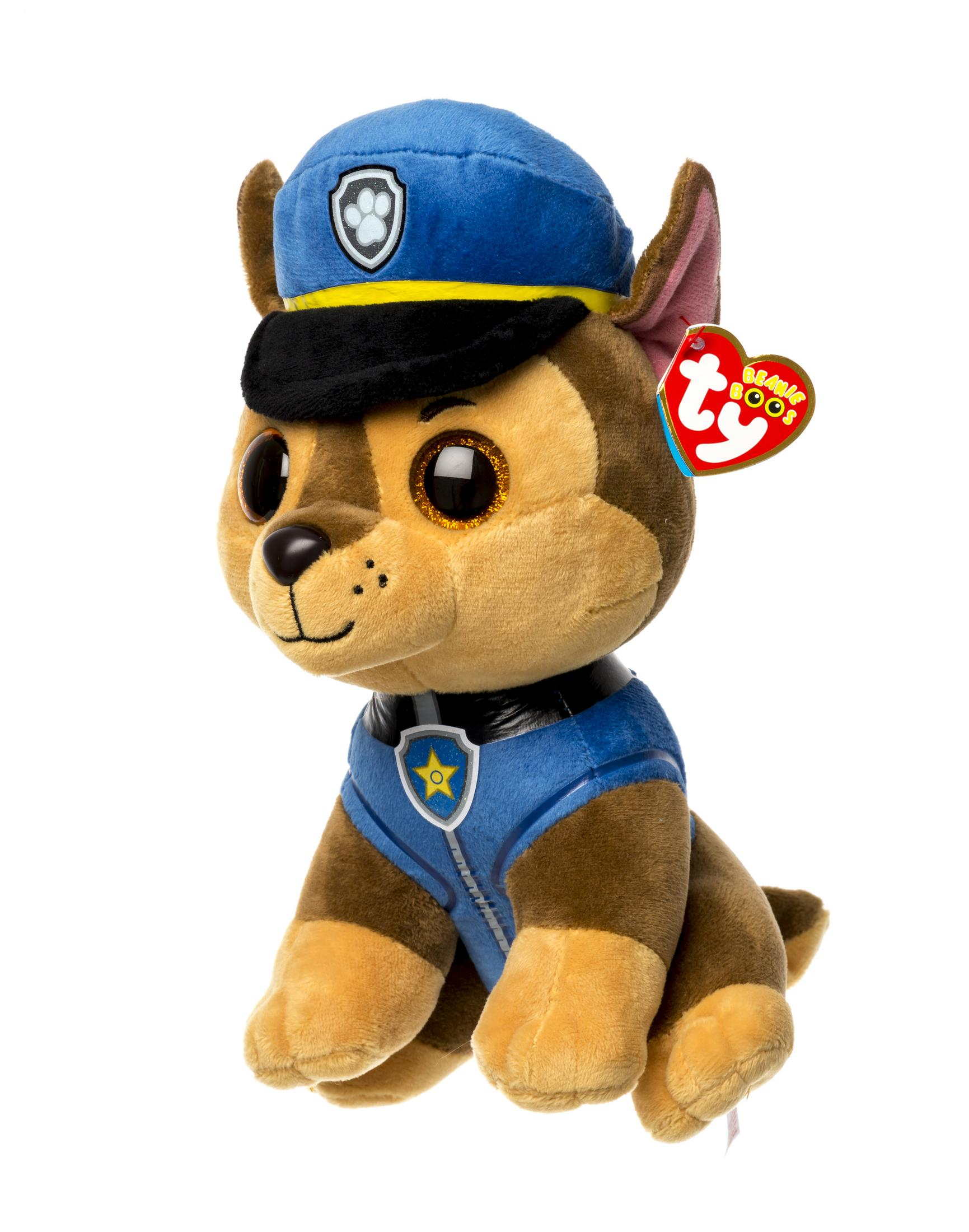 Ein Plüsch-Chase von Paw Patrol, in Uniform, mit blauem Hut und Abzeichen. Es hat große Augen und ein Herz-Tag.