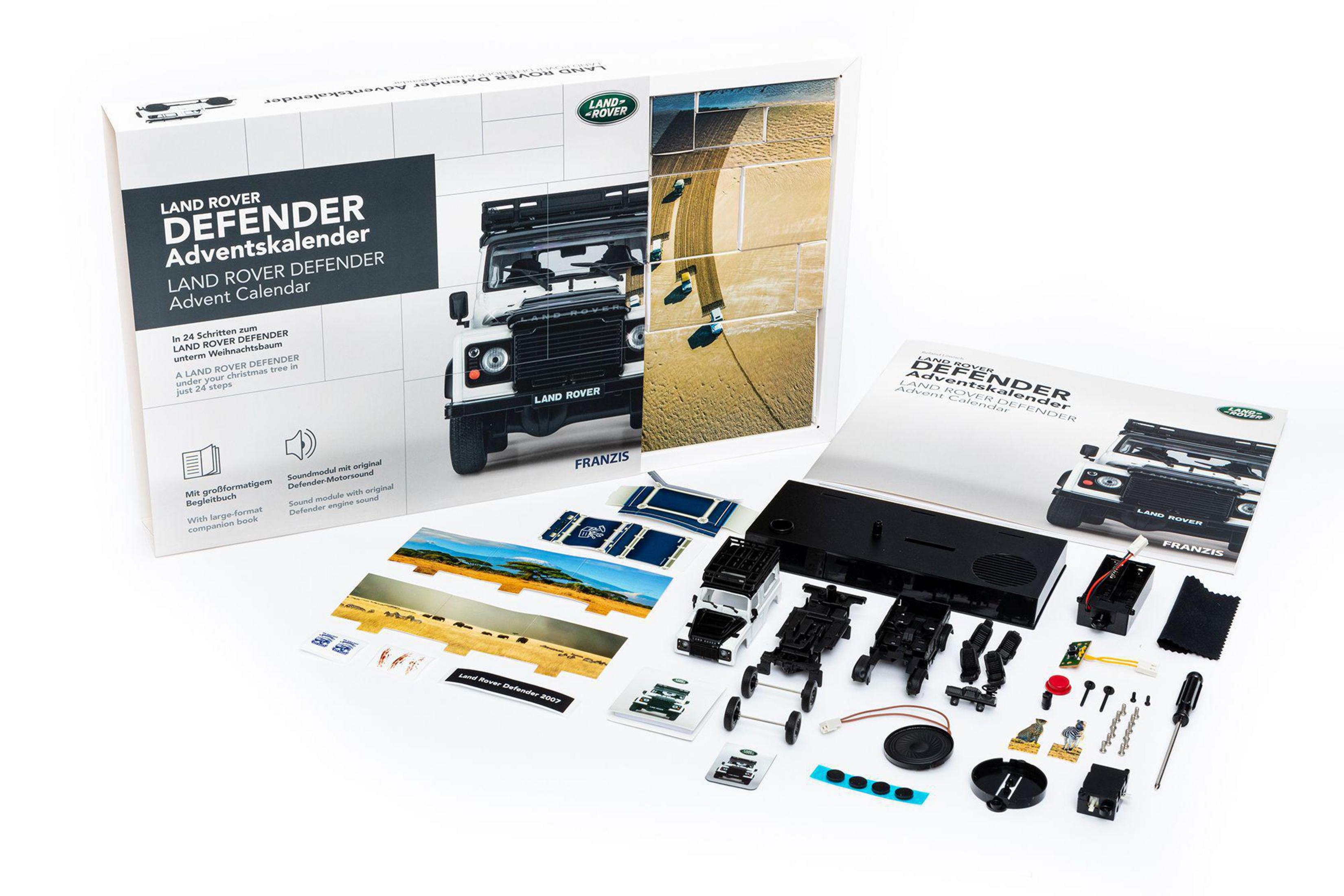 Ein Land Rover Defender Adventskalender mit Teilen und einem Heft.