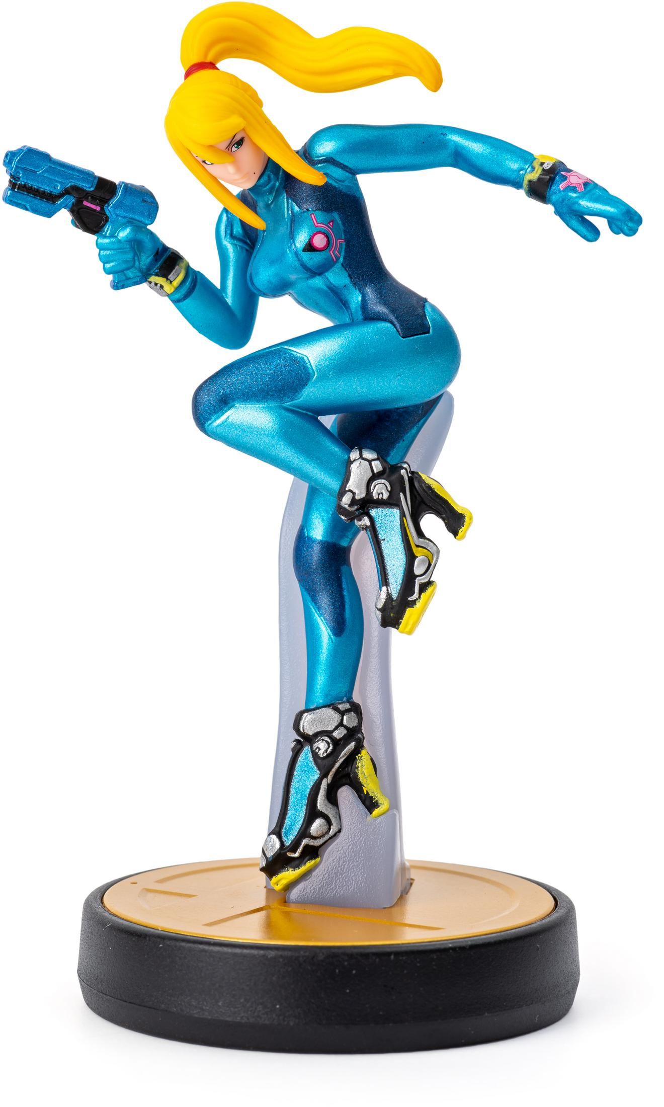 Eine Figur von Samus Aran aus Metroid, mit einer Waffe posiert, auf einer runden Basis.