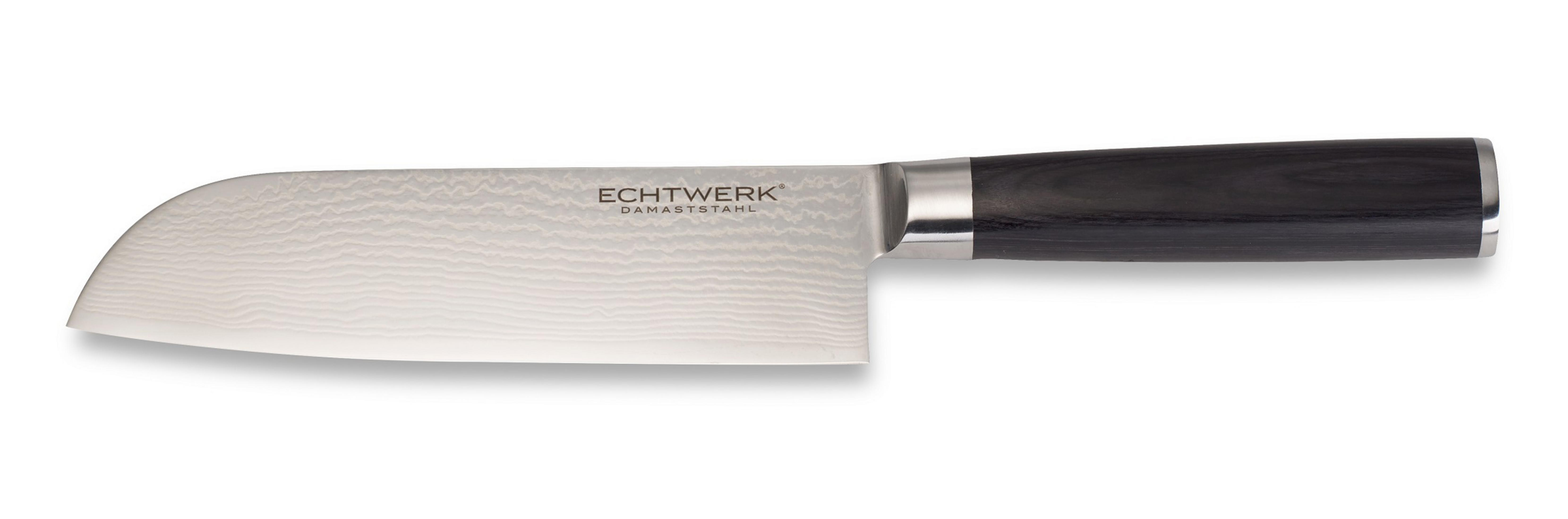 Ein Küchenmesser mit schwarzem Griff und gemusterter, silberner Klinge auf weißem Grund.