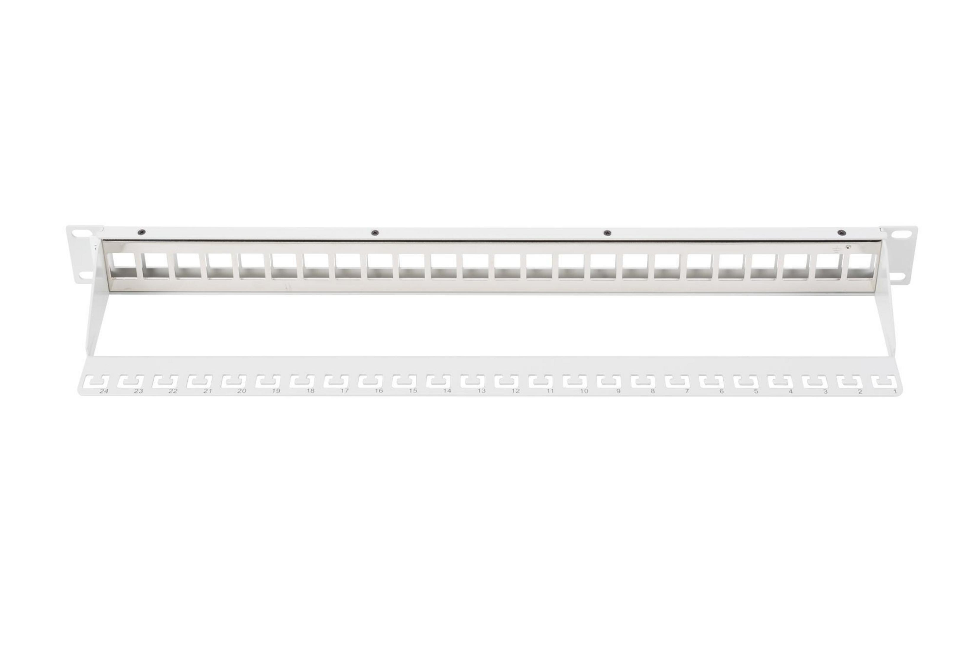 Weißes Patchpanel mit 24 nummerierten Anschlüssen und Kabelmanagement-Haken, auf weißem Hintergrund.