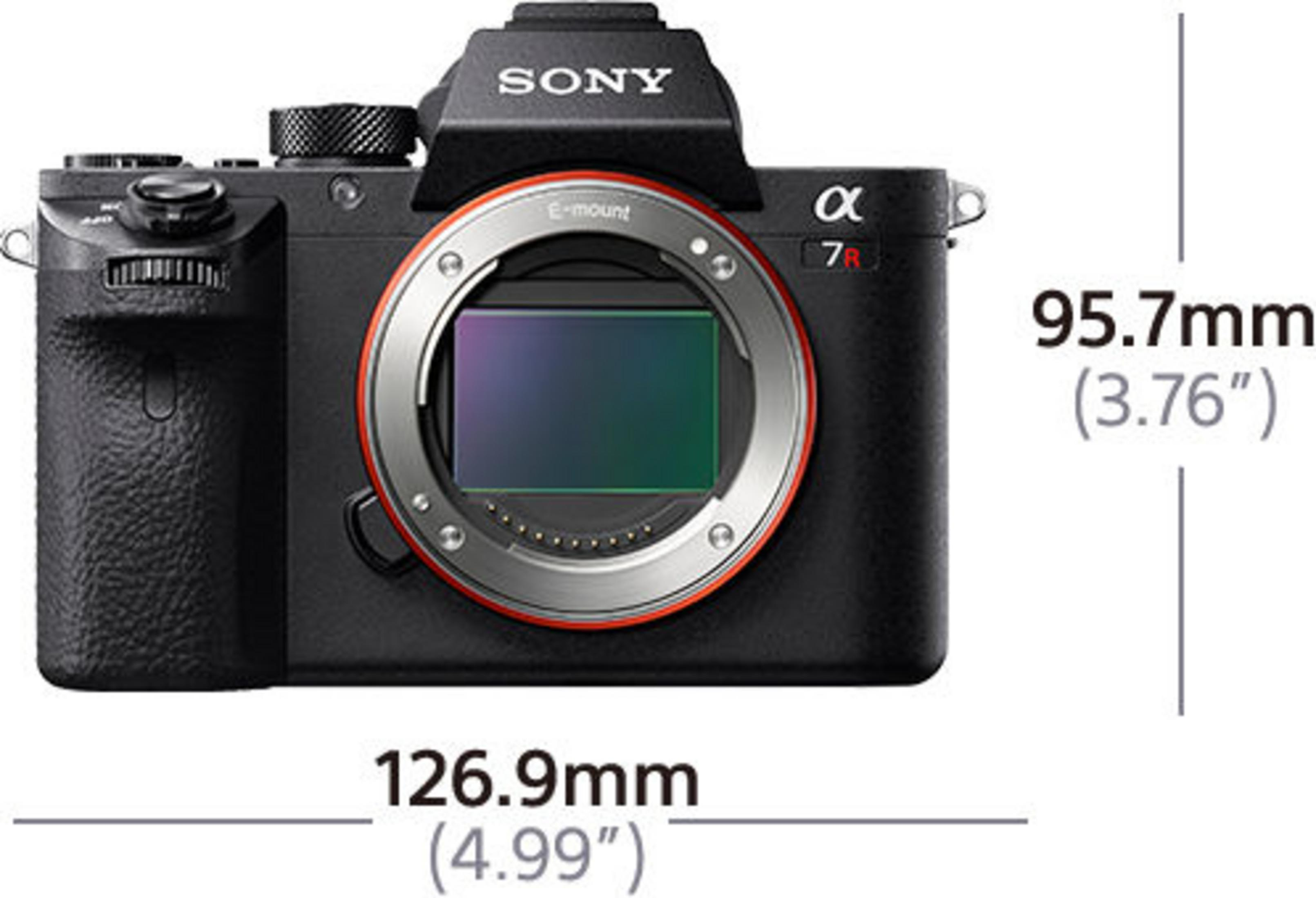 Sony Alpha 7R Kamera mit Abmessungen in mm.