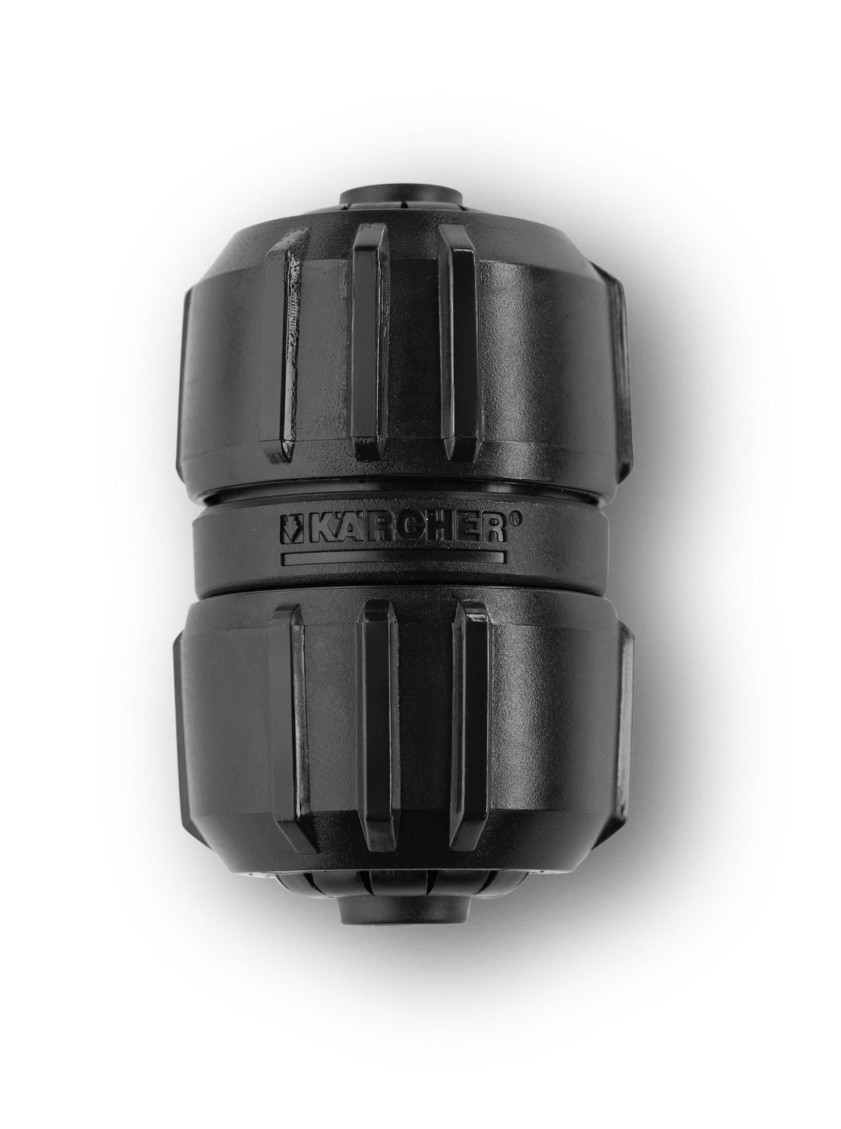 Conector de manguera Kärcher negro, cilíndrico con estrías, superficie blanca.