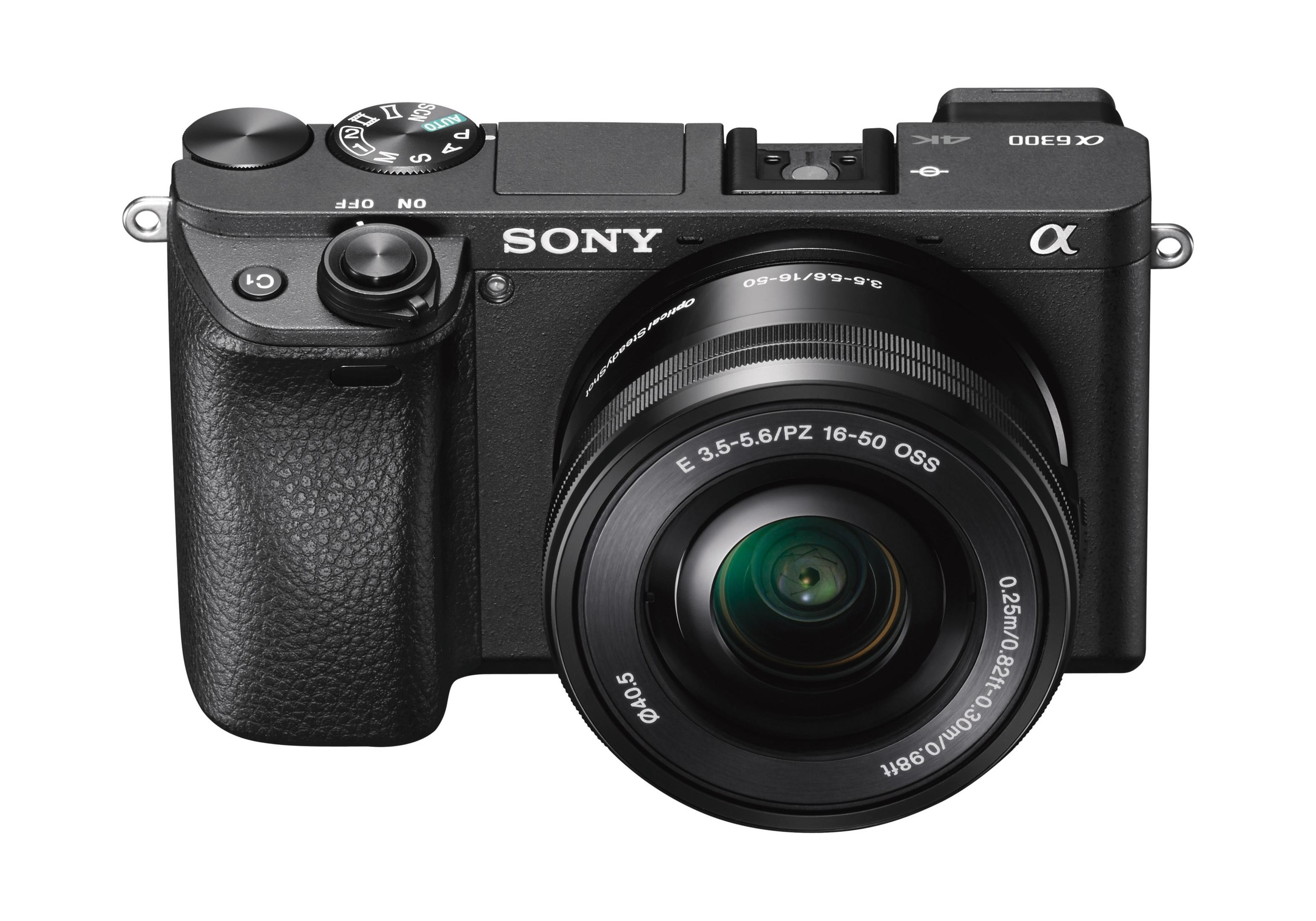 Schwarze Sony-Kamera mit Objektiv. 4K und Alpha-Branding sichtbar.