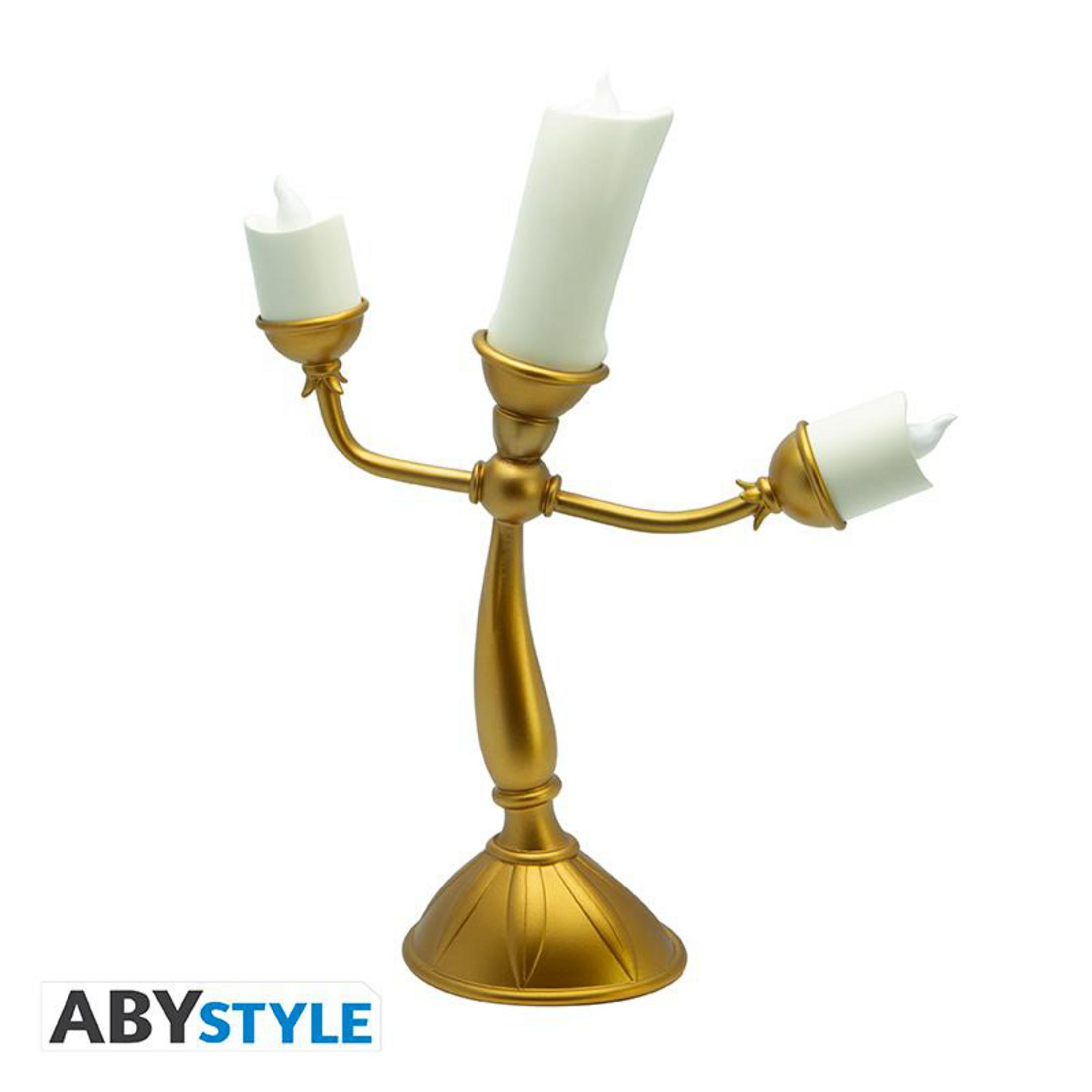 Goldener Kerzenhalter mit drei weißen kerzenförmigen Lichtern. ABYSTYLE-Logo in der unteren linken Ecke.
