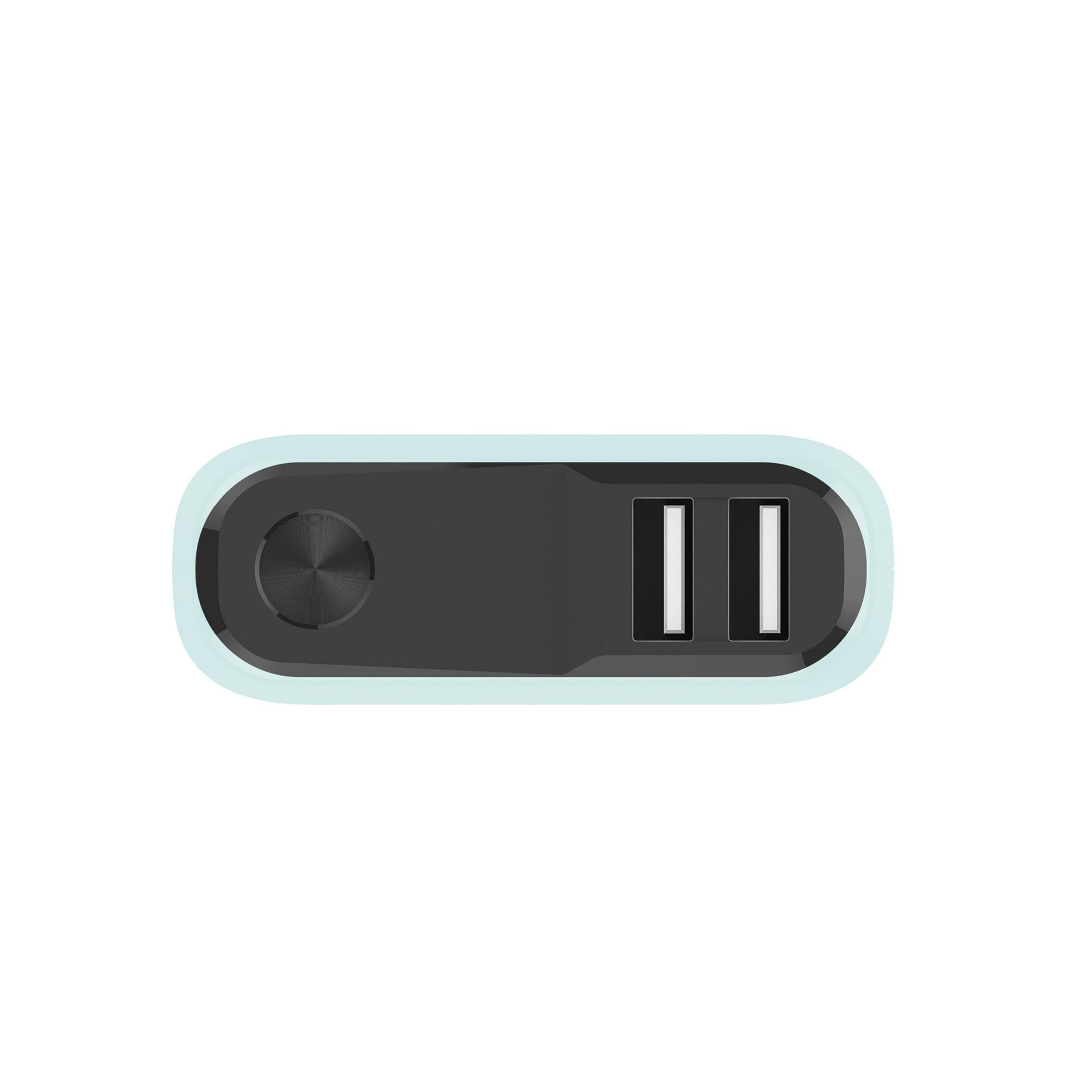 Caricatore USB nero e azzurro con due fessure verticali bianche e un pulsante rotondo su sfondo bianco.