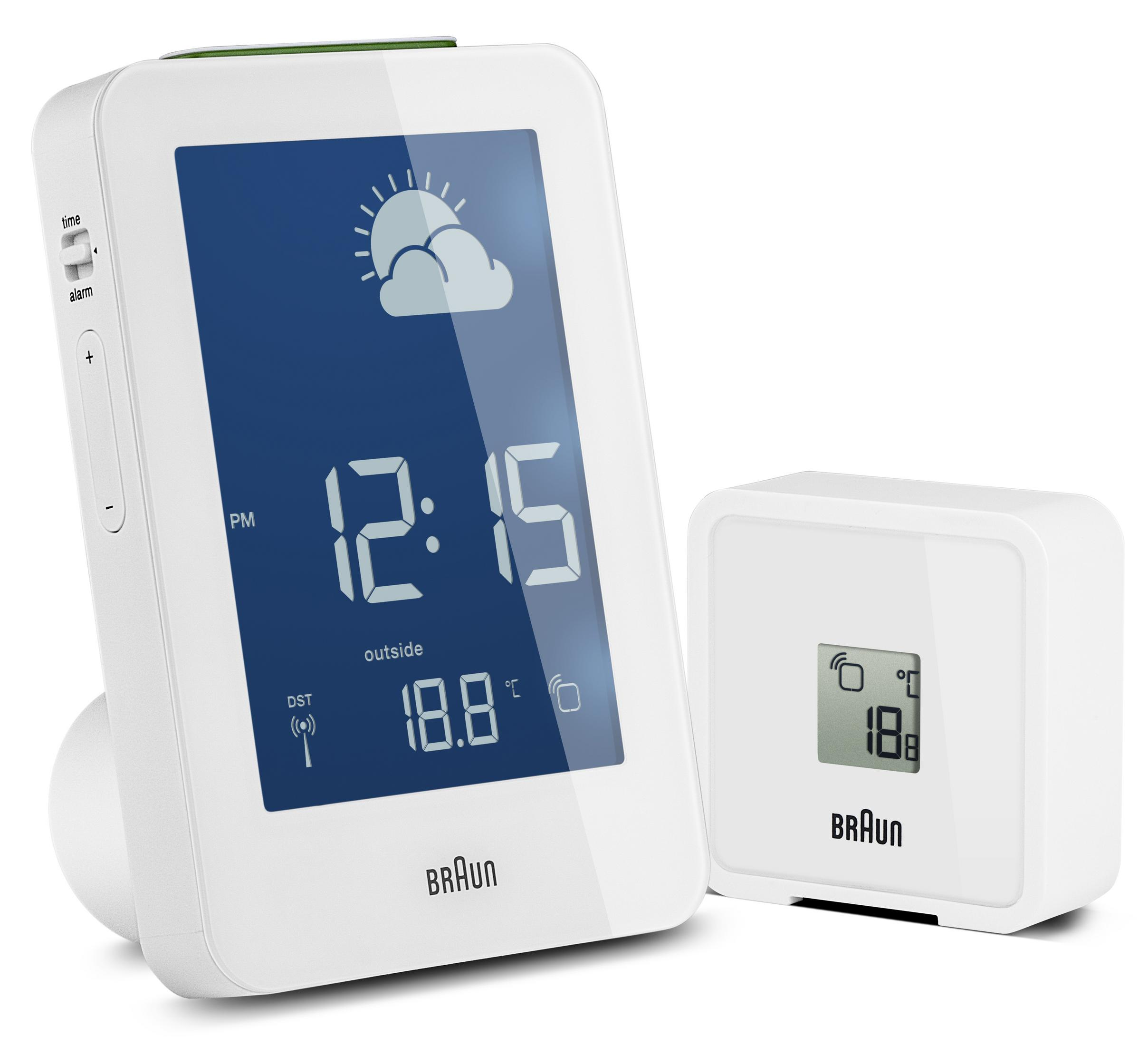 Weiße Braun Wetterstation mit Uhrzeit, Temperatur und Wettersymbol, neben einem kleinen Sensor.