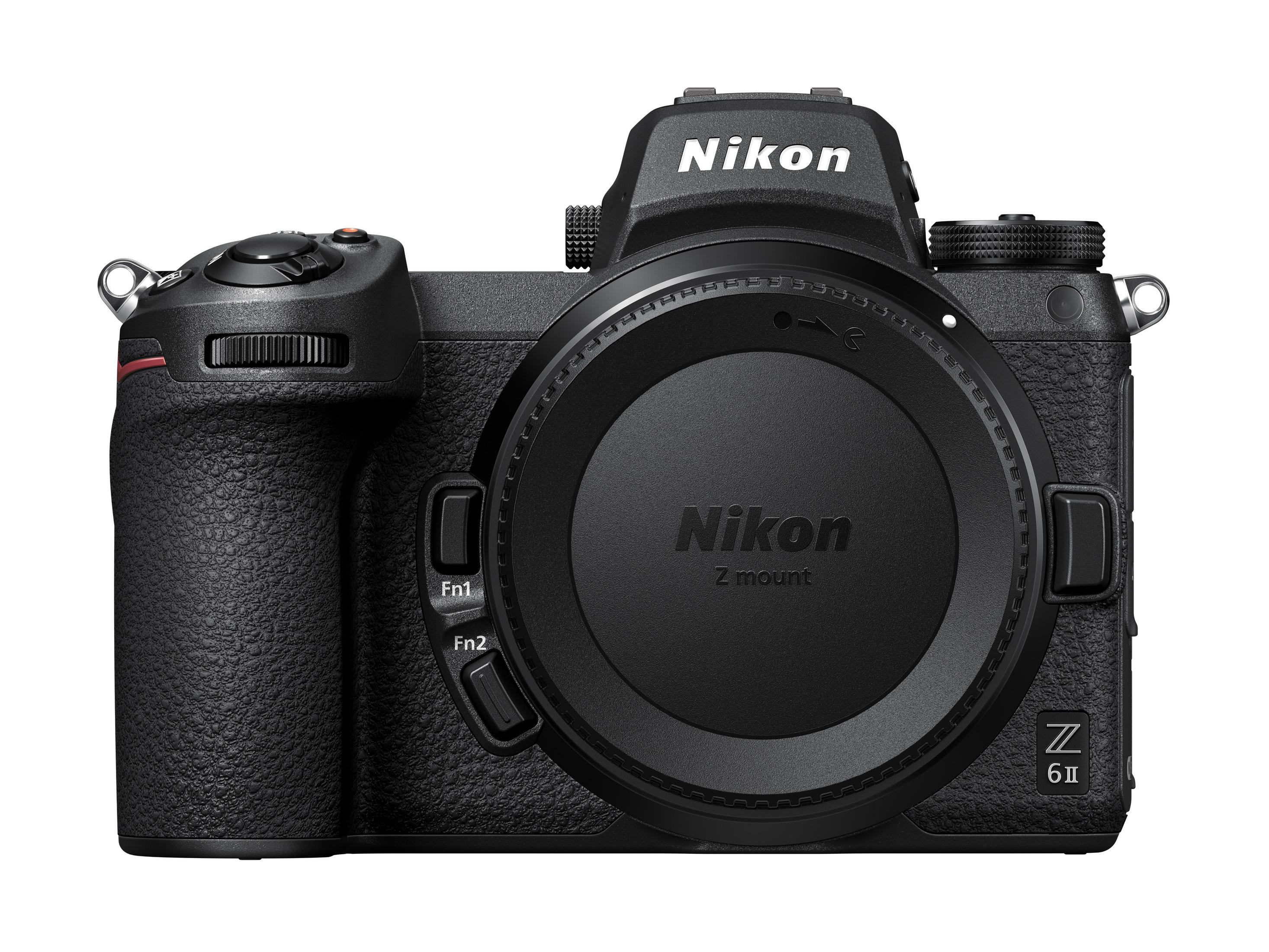 Schwarze Nikon Z 6II Kamera mit Objektiv. Die Kamera hat einen Griff und das Nikon-Logo oben.