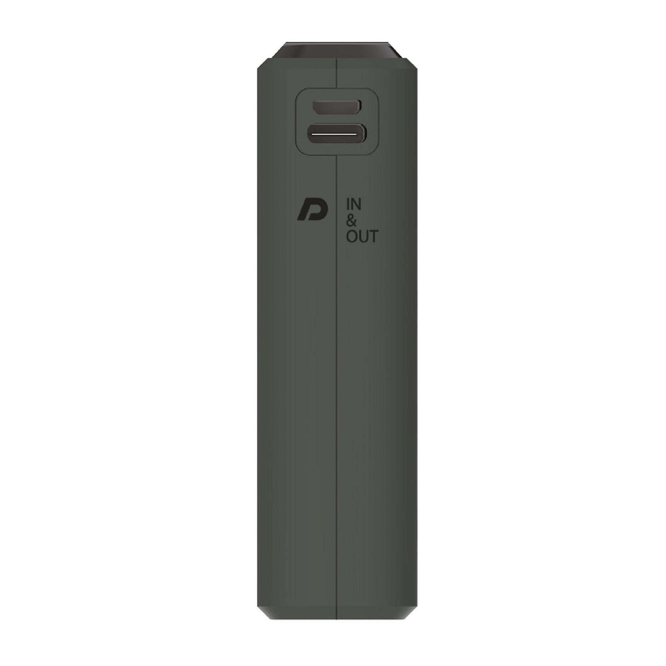 Power bank grigio scuro con due porte, contrassegnate IN & OUT, su bianco. Design semplice.