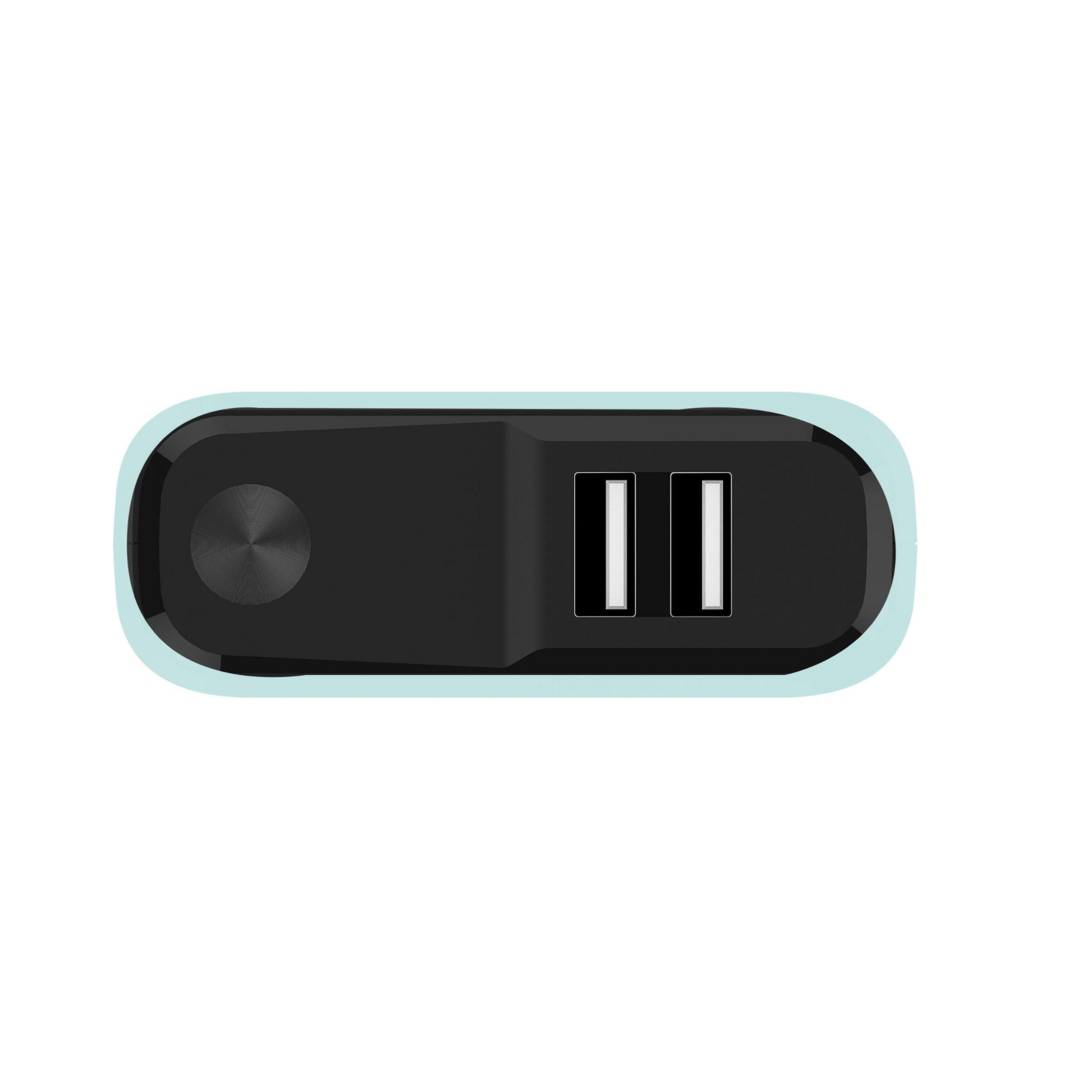 Caricatore blu chiaro e nero con due porte USB. Sfondo bianco.