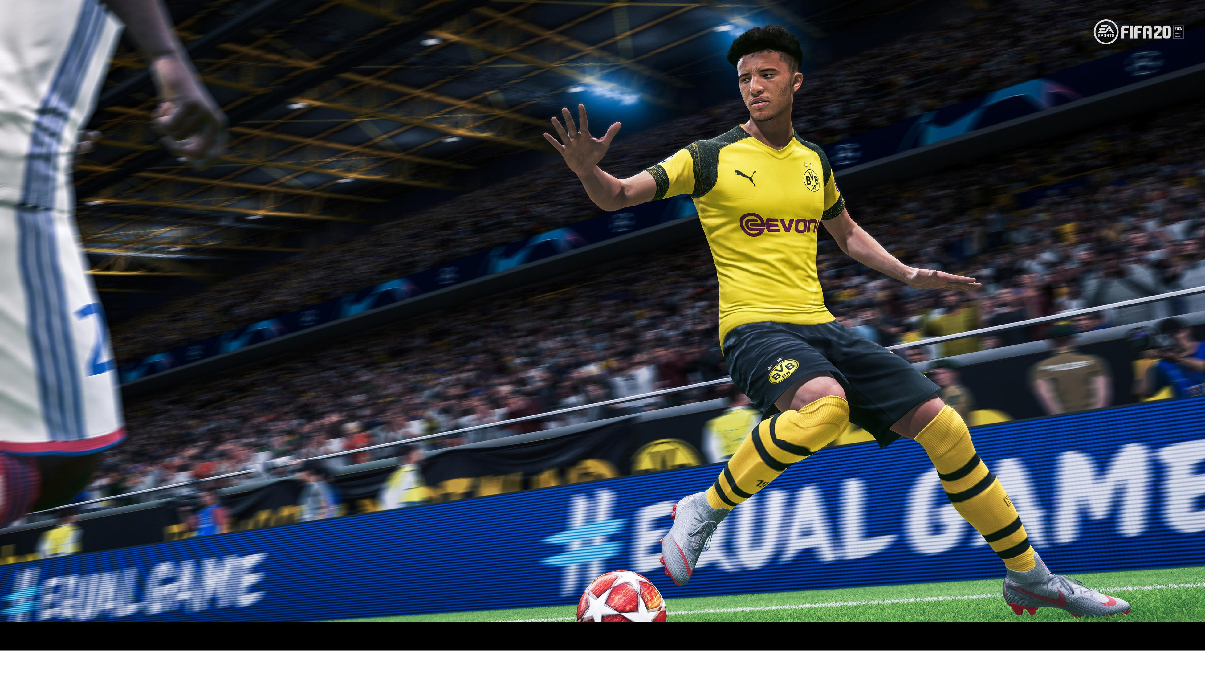 Fußballspieler im gelben Trikot schießt Ball im Stadion, mit #EQUALGAME Banner.