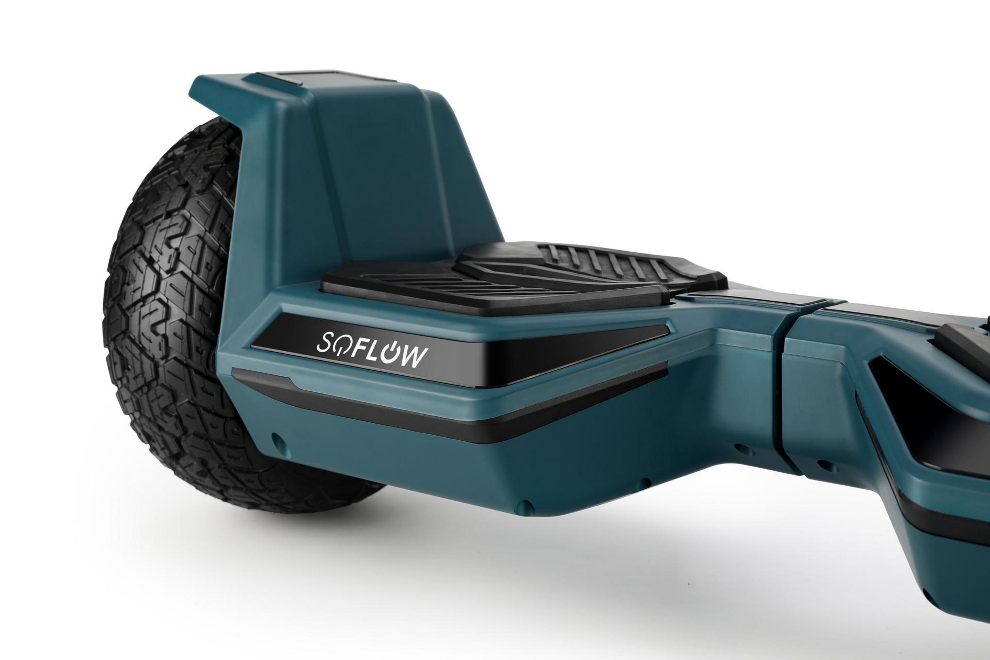 Primo piano di un hoverboard color teal, che mostra la ruota e il logo.