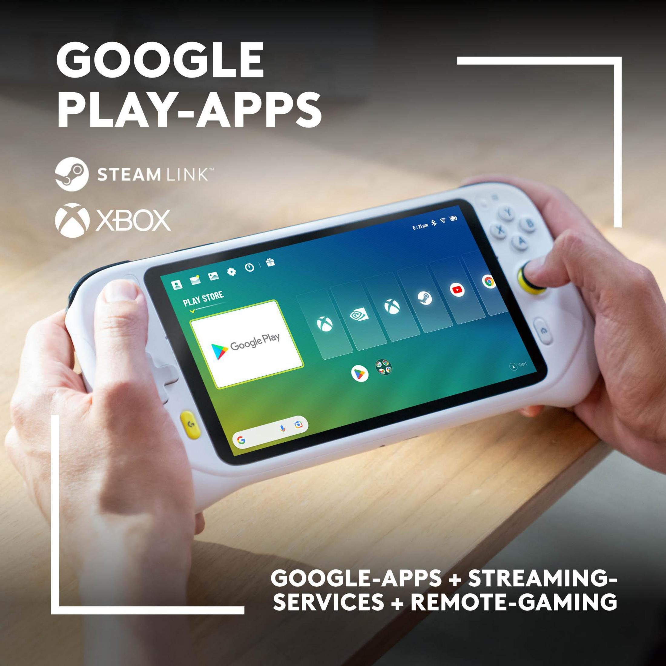 Hände halten eine Spielkonsole mit 'GOOGLE PLAY-APPS' Text und Symbolen, auf einem Holztisch.