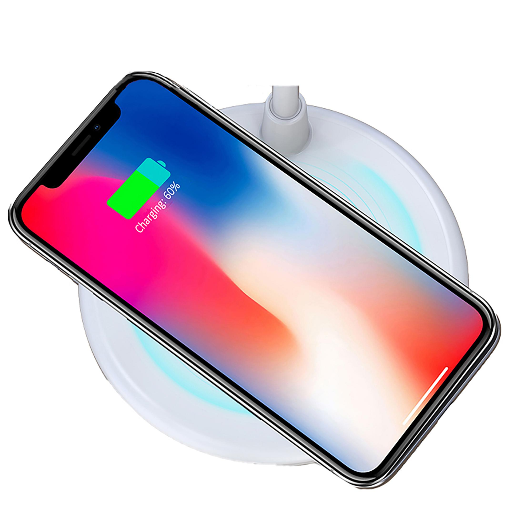 Ein Telefon, das auf einem weißen kabellosen Ladegerät geladen wird. Das Telefon zeigt den Ladestatus.