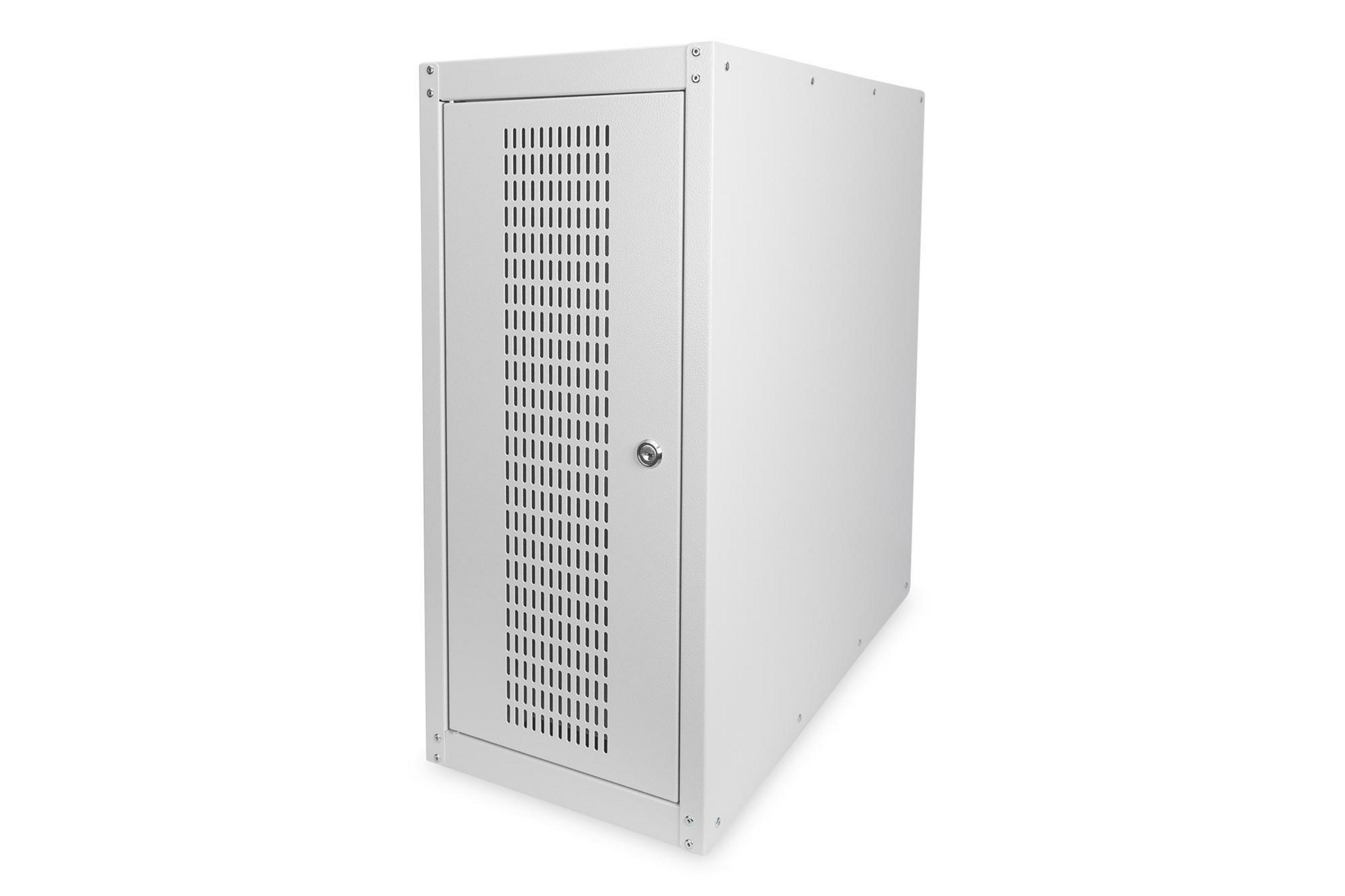 Weißer Serverschrank mit Tür, vertikalen Lüftungsschlitzen und Schlüsselloch.