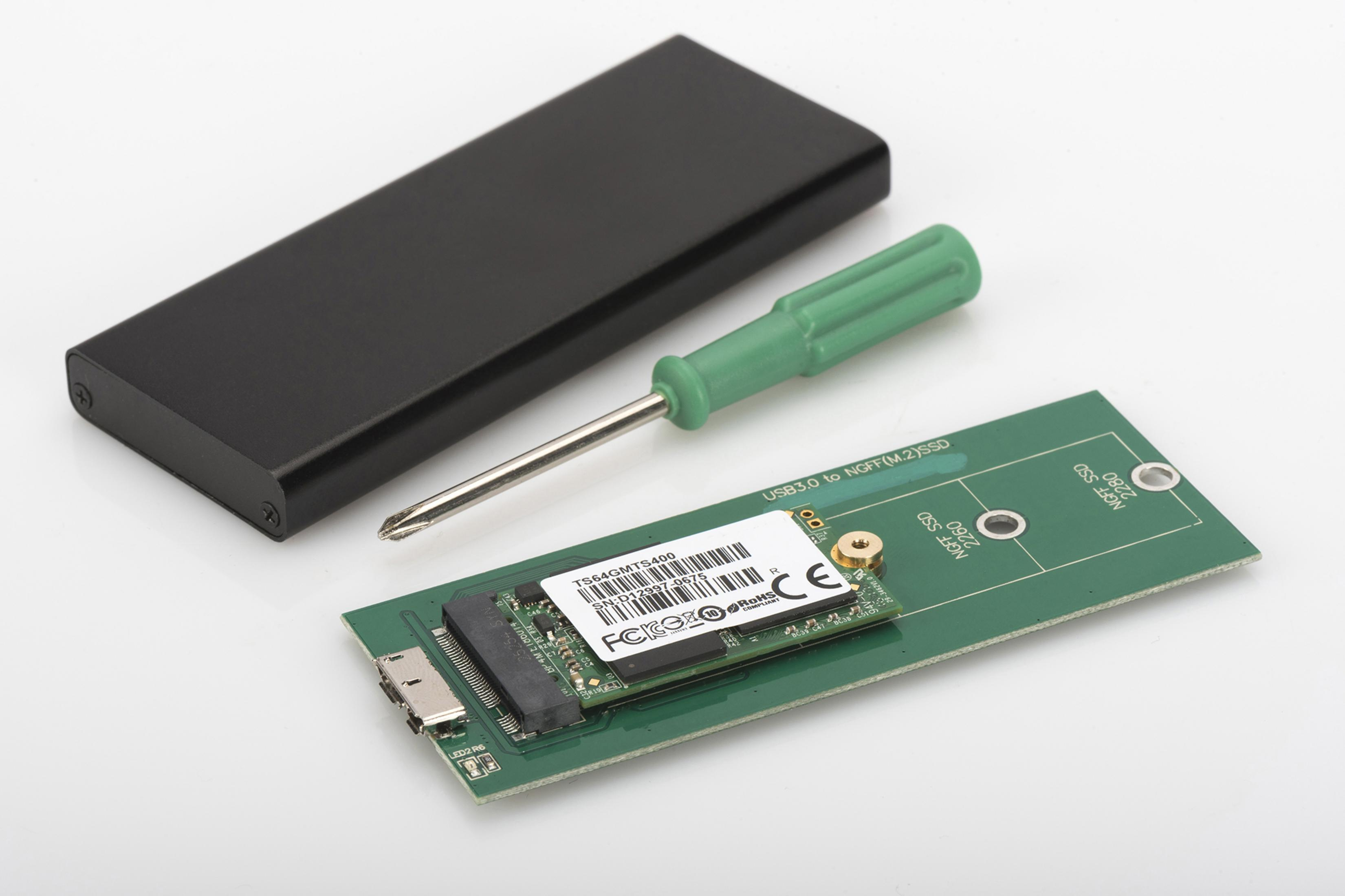 Zerlegtes SSD-Gehäuse, einschließlich schwarzem Gehäuse, Schraubendreher und grüner Platine.