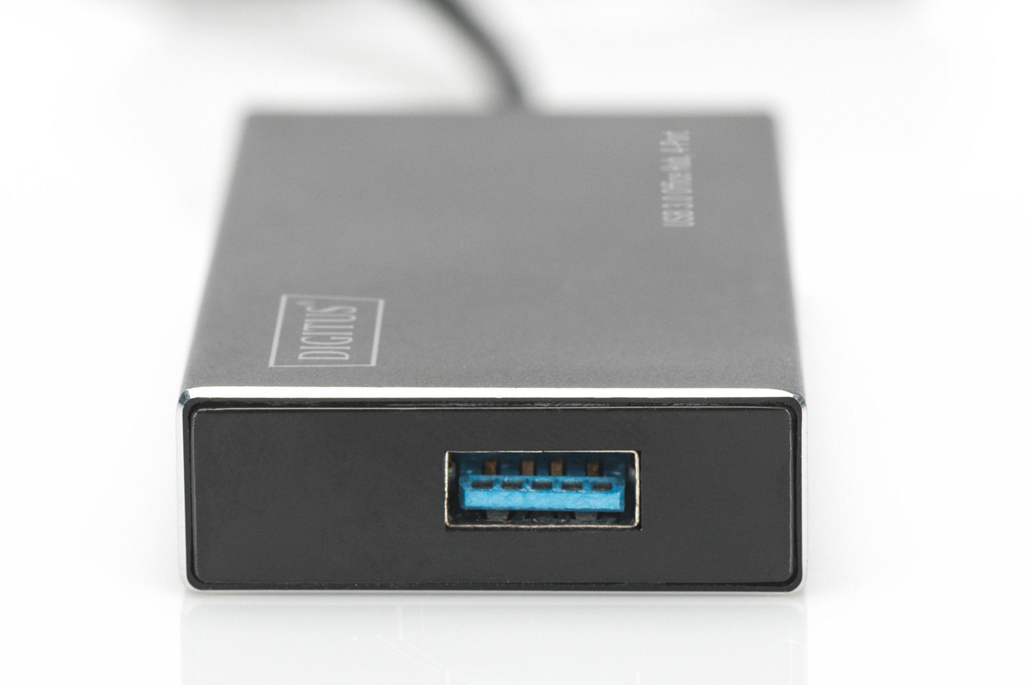 Schwarzer USB-Hub mit blauem Anschluss. Weißer Hintergrund.