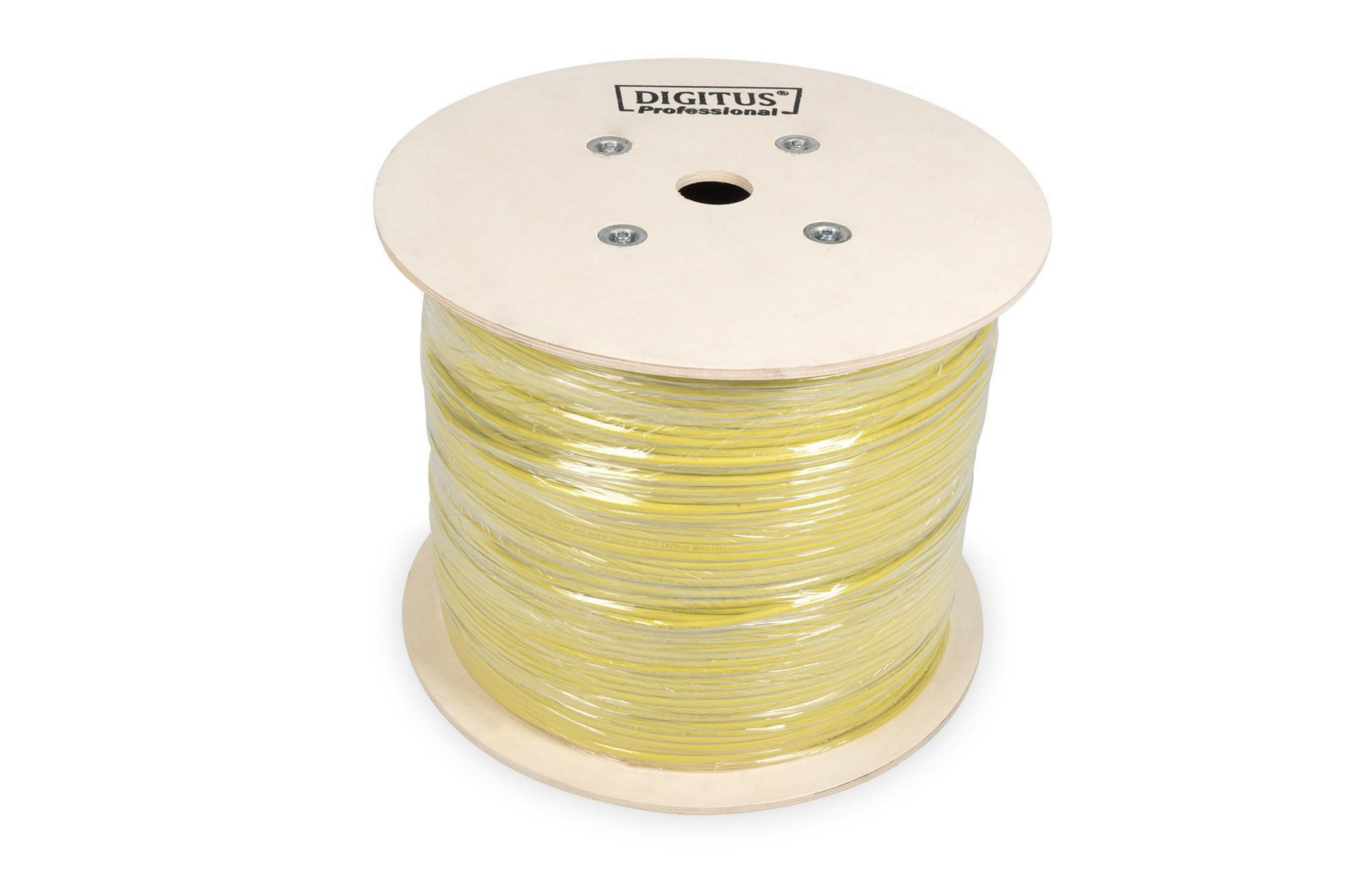 Eine Holzspule mit gelbem Kabel. Das Etikett lautet 'DIGITUS Professional'.