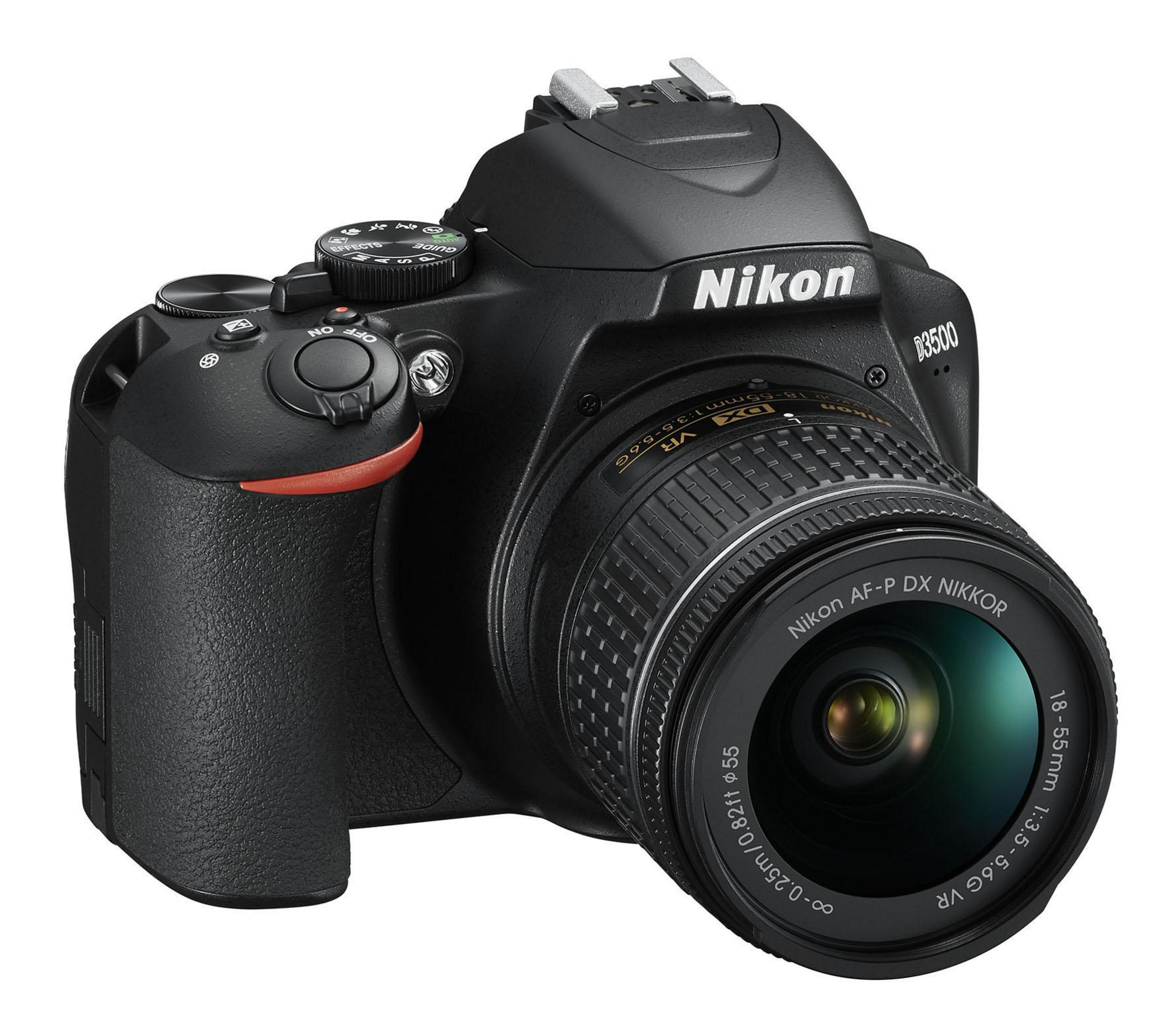 Schwarze Nikon D3500 Kamera mit Objektiv, freigestellt auf weißem Hintergrund.