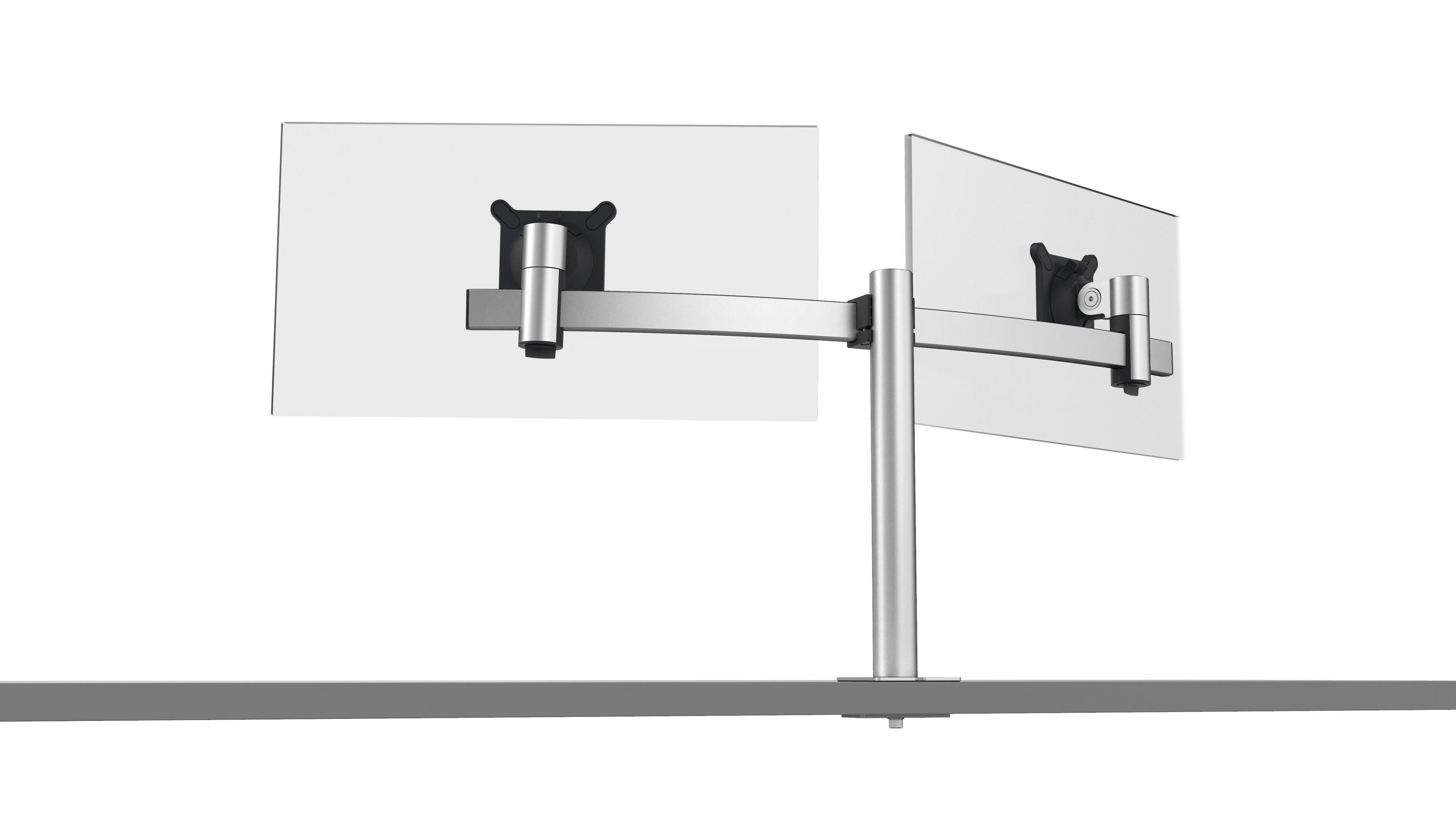 Zwei silberne Computermonitore an einem Ständer mit silbernem Arm. Weißer Hintergrund.