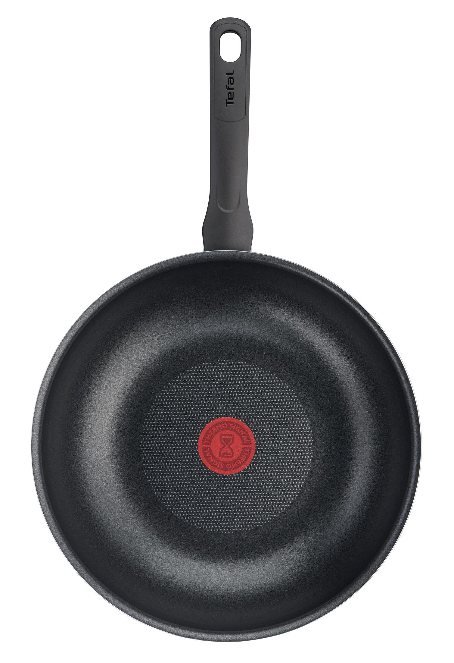 Zwarte Tefal wokpan met grijze handgreep, rood logo in het midden.