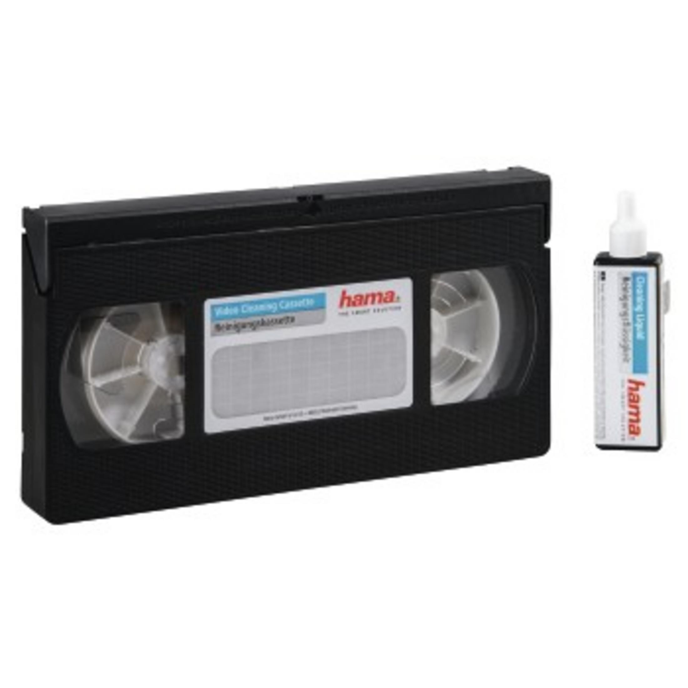 Schwarzes VHS-Band und Reinigungsflasche, weißer Hintergrund.