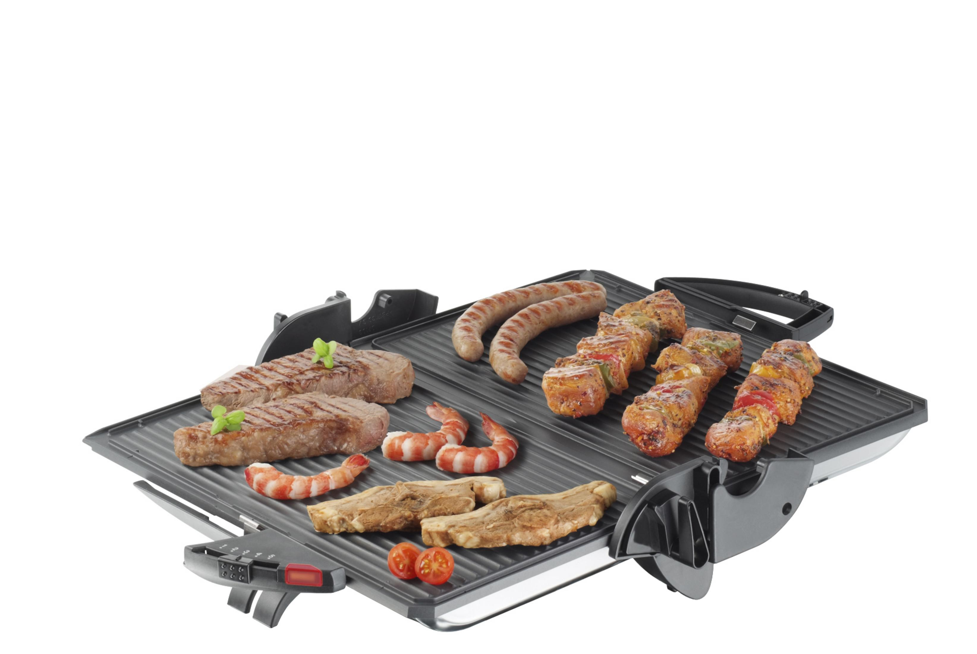 Griglia elettrica con cibo cotto: carne, salsicce e verdure. Sfondo bianco.