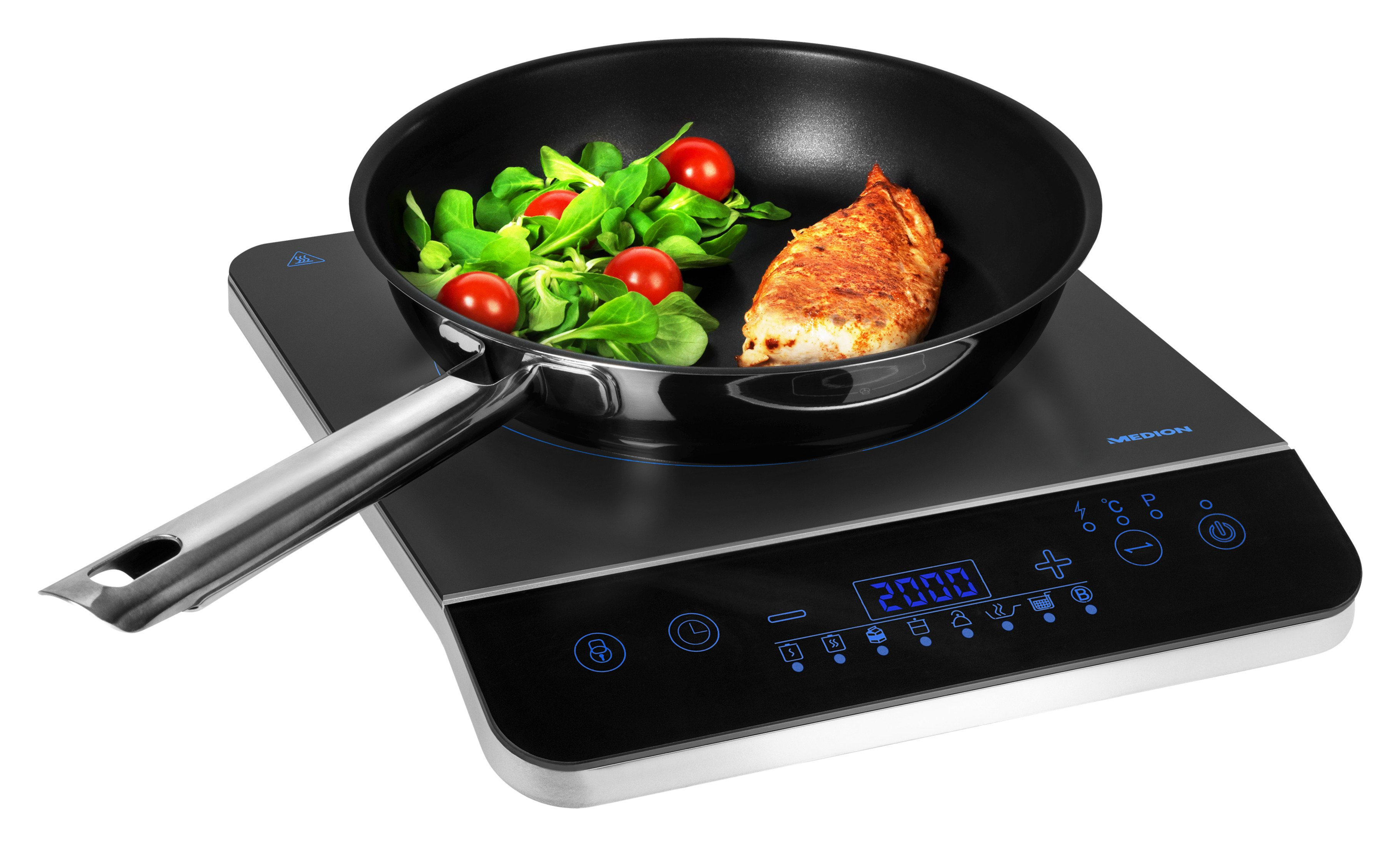 Czarna i srebrna płyta indukcyjna z patelnią z jedzeniem. Cyfrowy wyświetlacz.