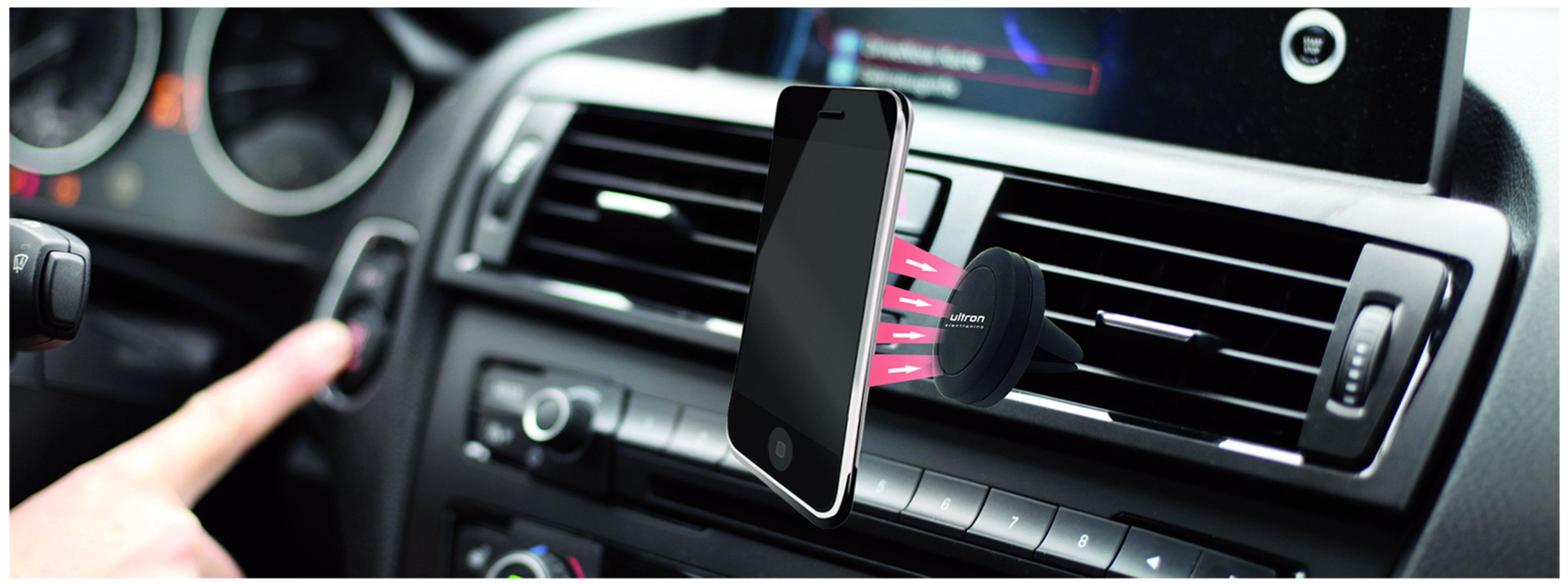 Telefon in der Lüftung eines Autos montiert, zeigt einen Bildschirm.