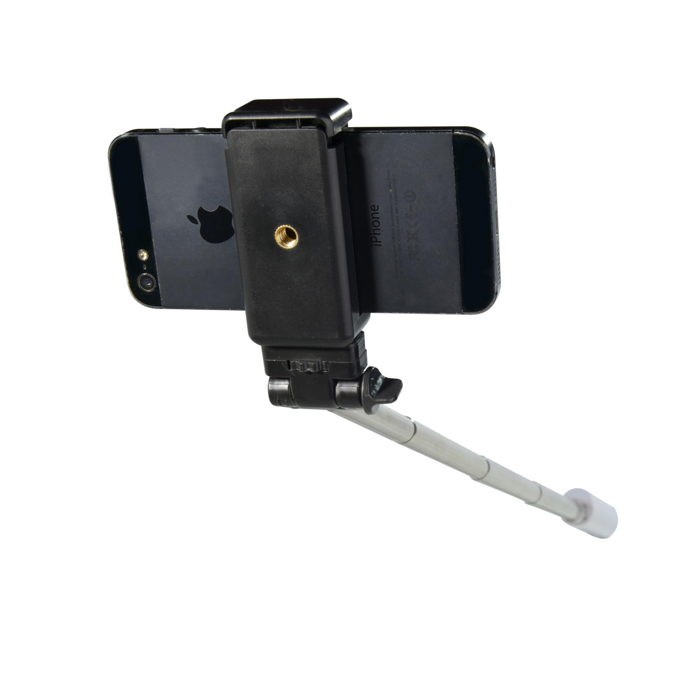 Ein schwarzes Telefon ist auf einem Selfie-Stick montiert. Der Stick ist ausgezogen. Der Bildschirm des Telefons ist zum Betrachter gerichtet.