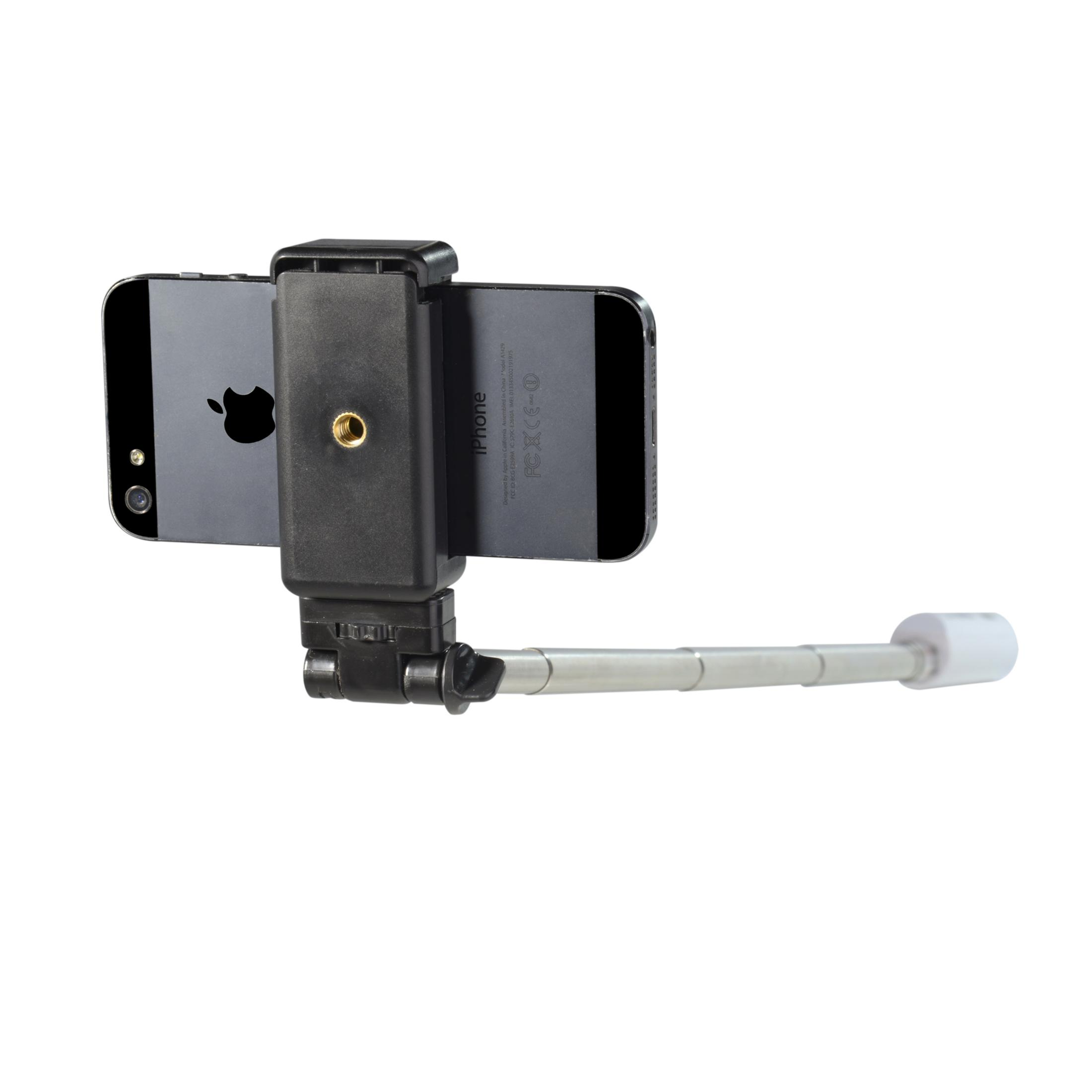 Smartphone an einem Selfie-Stick befestigt. Telefon ist schwarz, Selfie-Stick ist silber und schwarz.