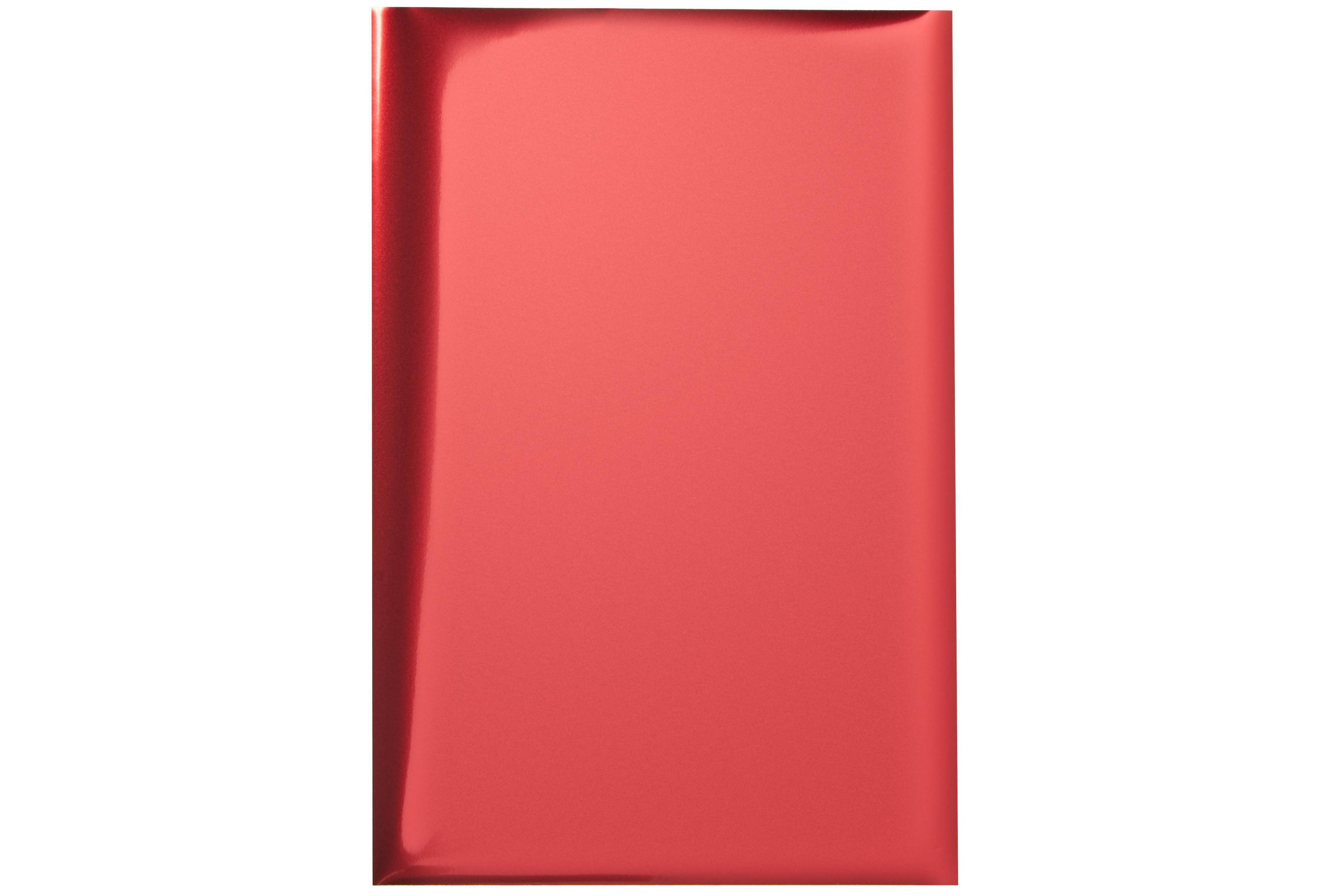 Ein glänzendes, rotes Rechteck. Die Reflexion deutet auf eine glänzende Oberfläche und einen weißen Hintergrund hin.
