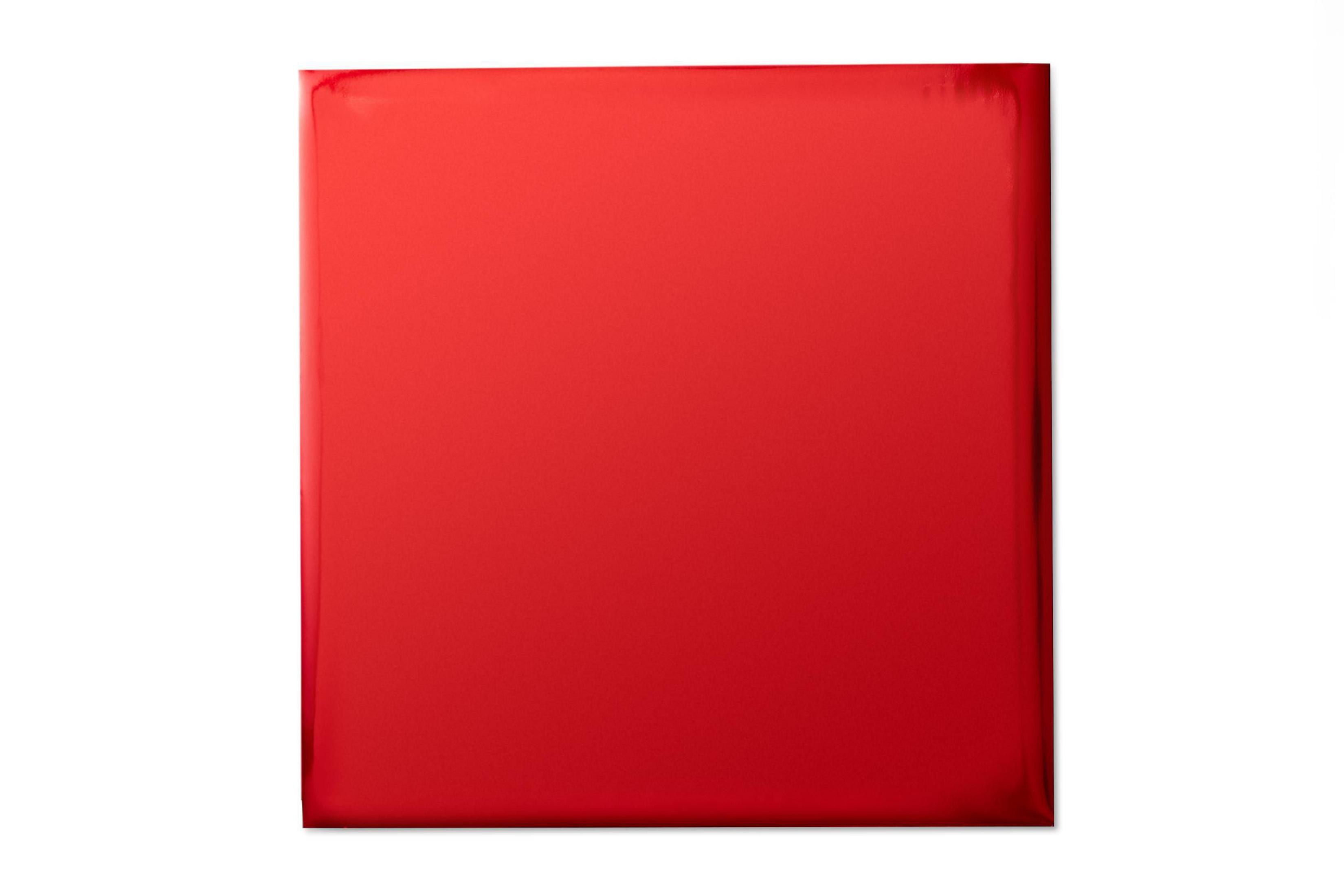 Rotes Quadrat, glänzende Oberfläche. Eine solide, leuchtend rote Farbe dominiert das Bild.
