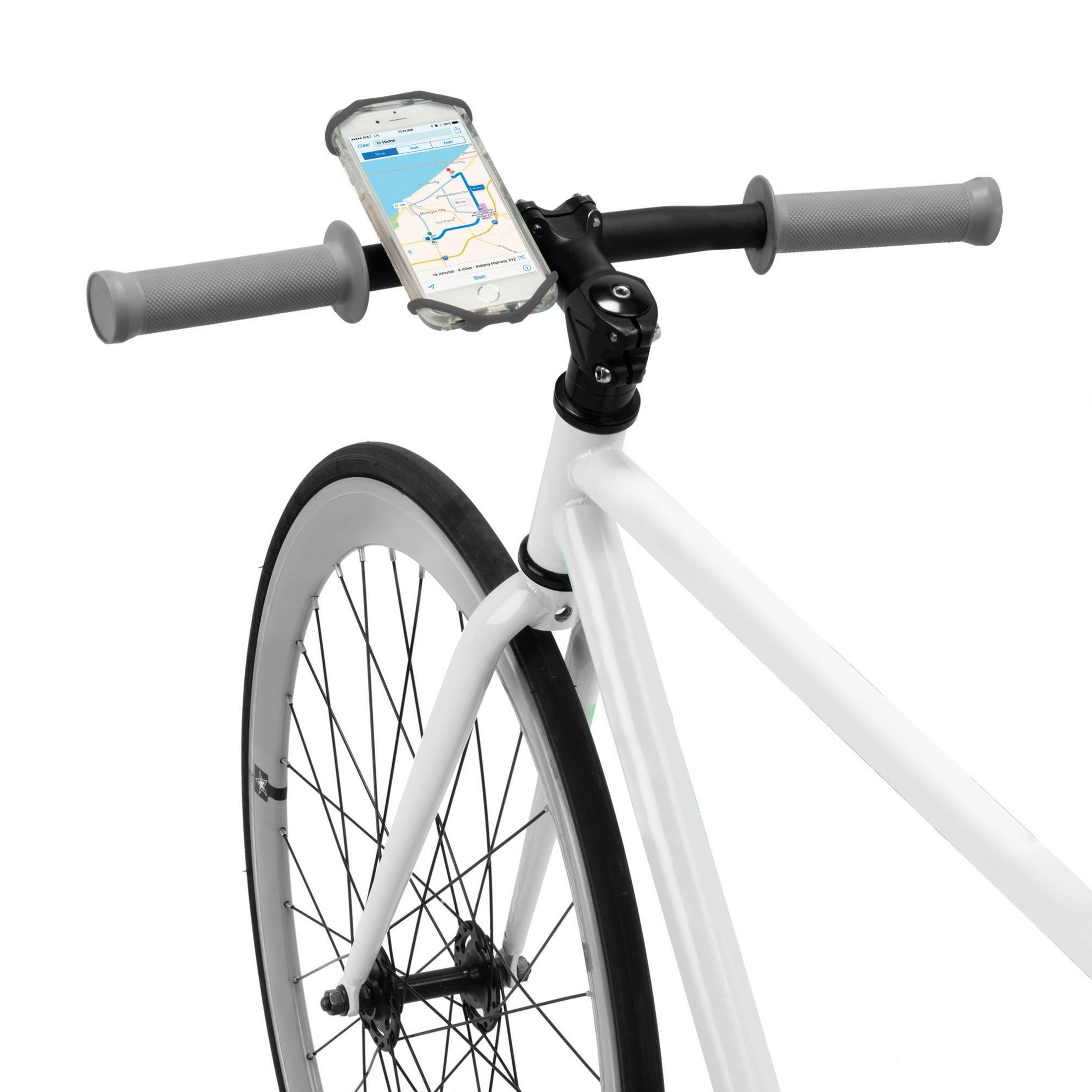 Ein weißes Fahrrad hat ein Telefon am Lenker befestigt. Das Telefon zeigt eine Karte an.