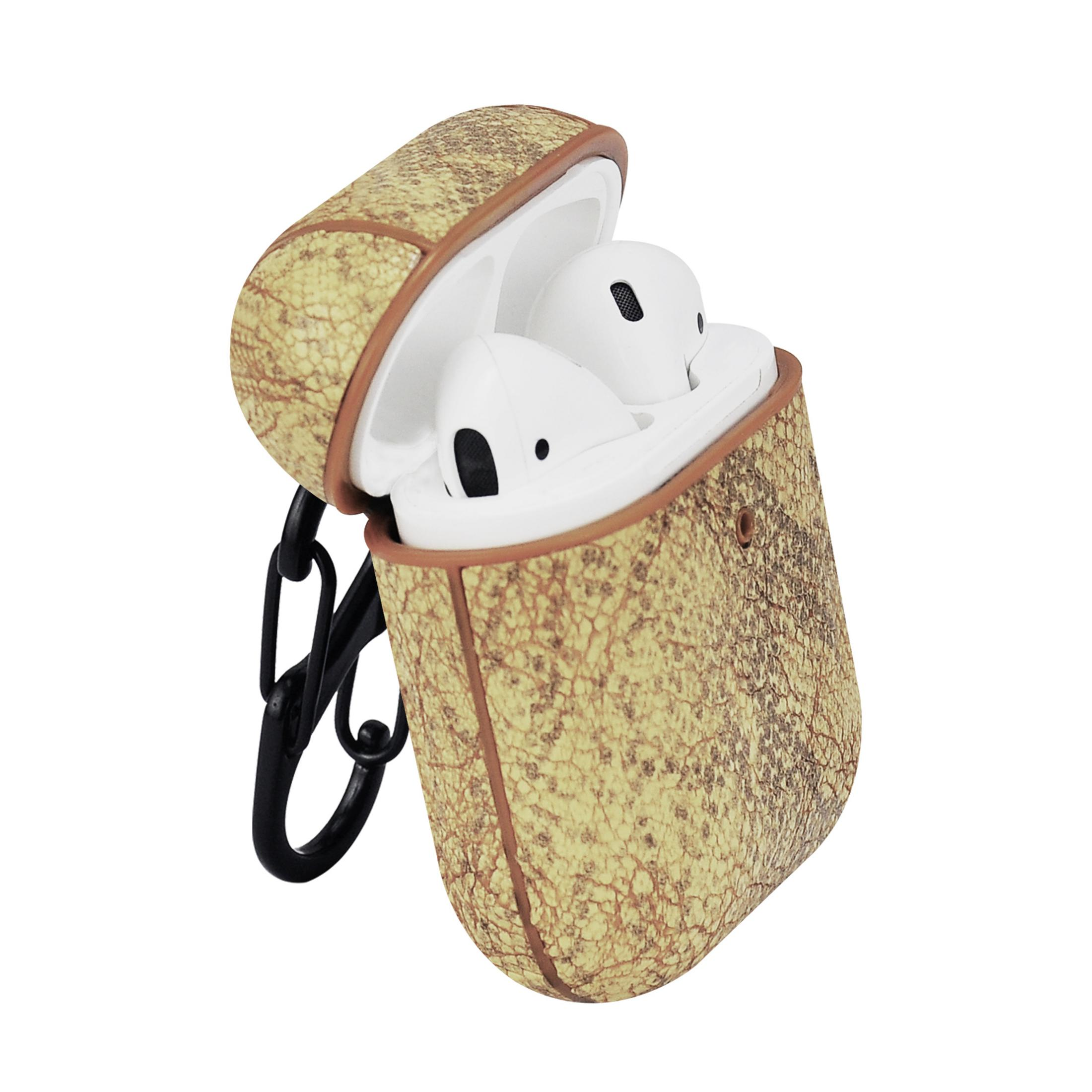 Ein offenes AirPod-Etui mit strukturiertem, lederartigem Design in Beige und schwarzer Kette.