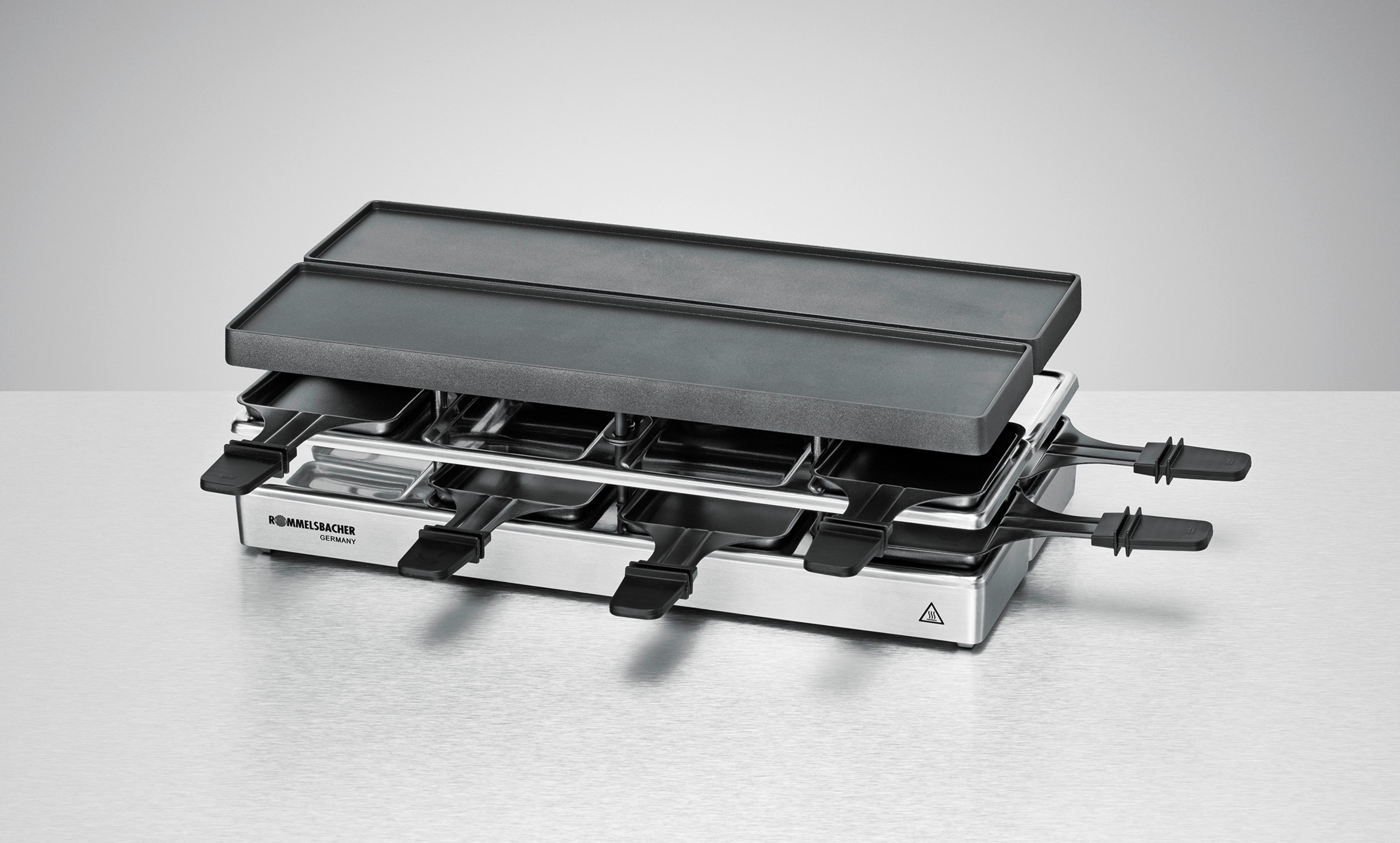 Grill do raclette z dwiema płytami grzewczymi na srebrnej powierzchni.