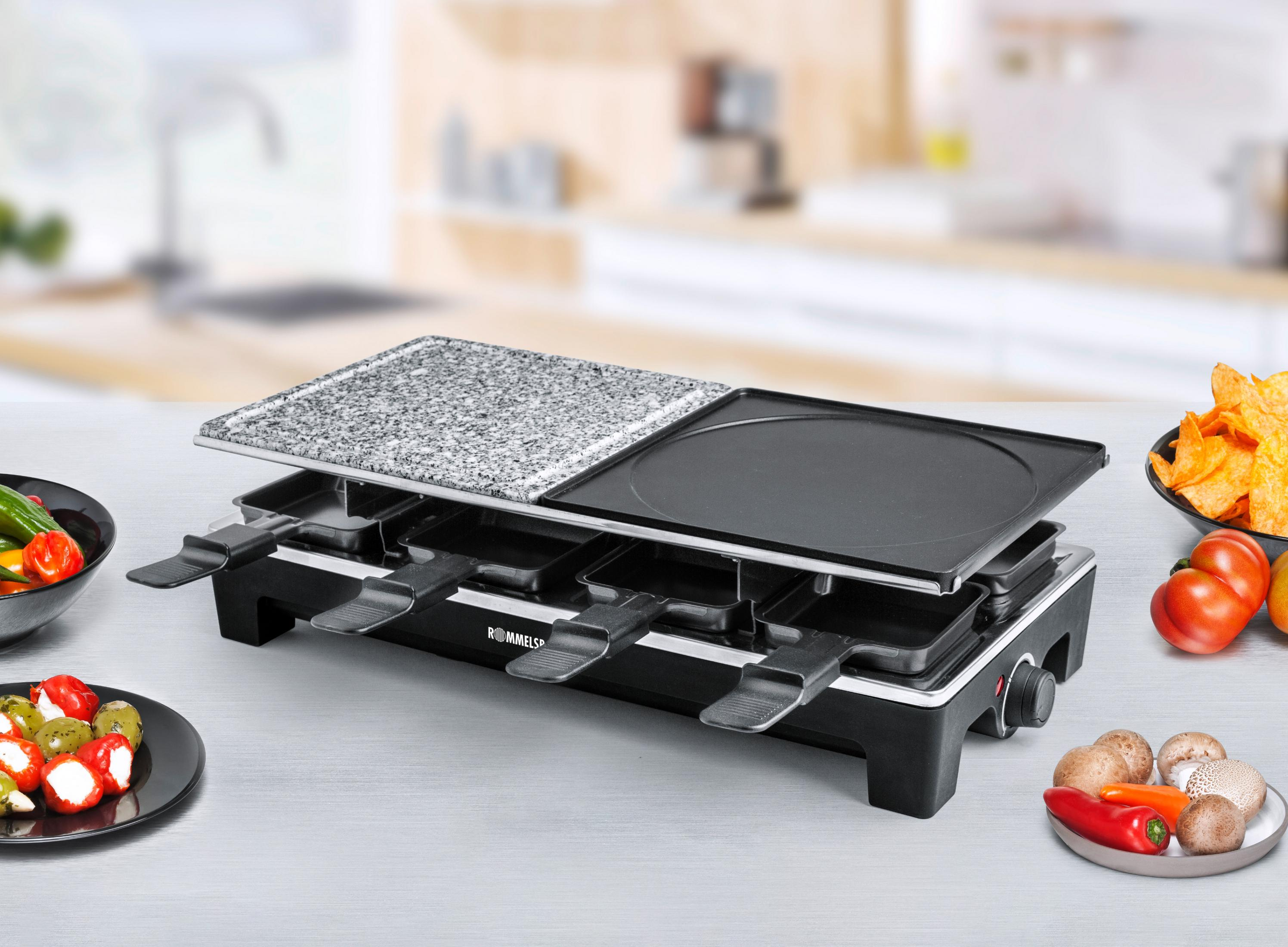 Grill do raclette z jedzeniem, na stole.