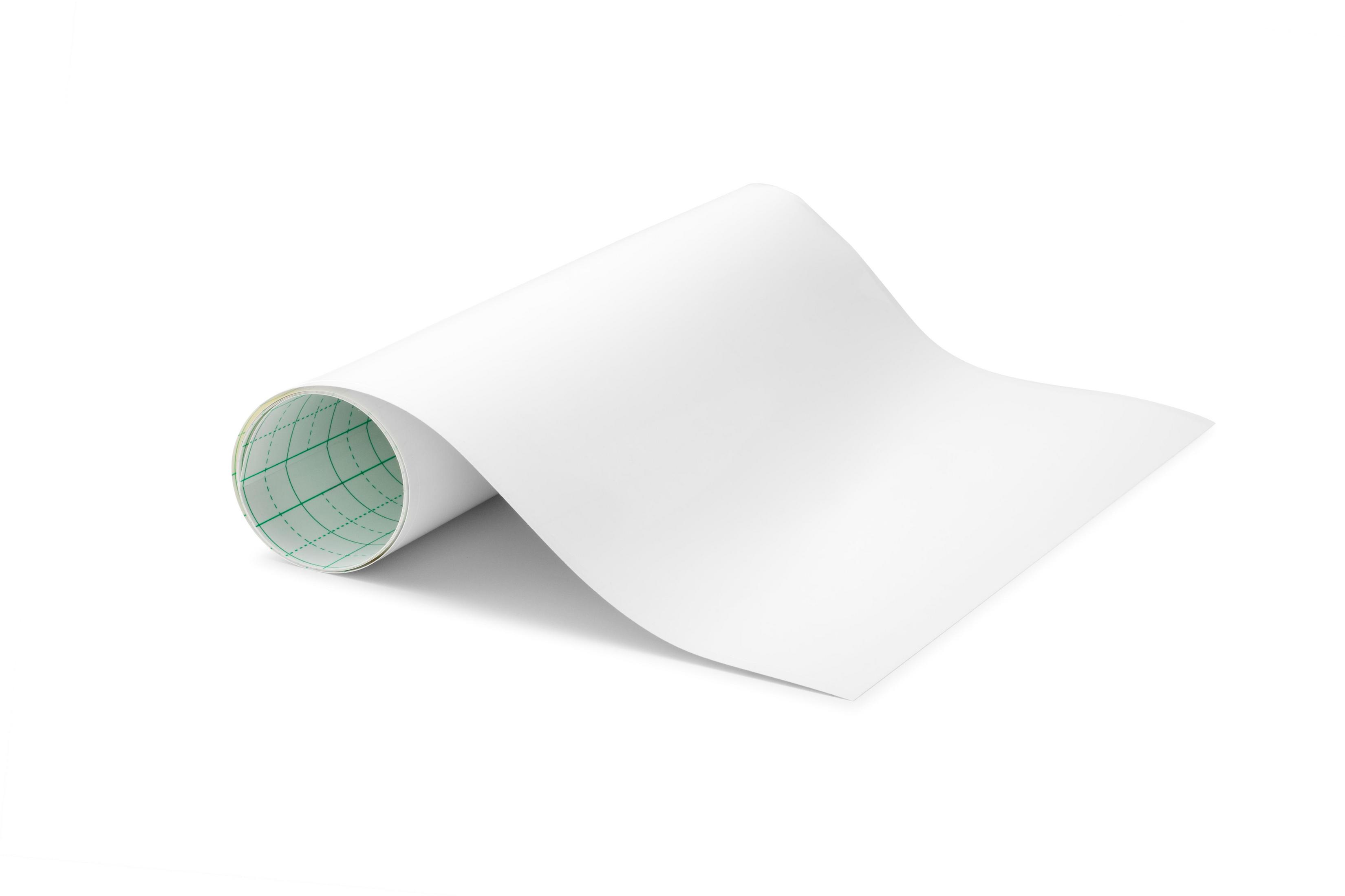 Gerolltes weißes Papier. Grünes Raster auf der Innenseite sichtbar. Weißer Hintergrund.