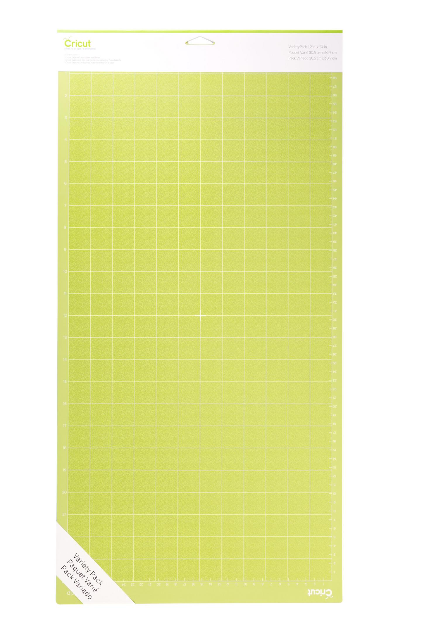 Eine hellgrüne Cricut-Schneidematte mit Rasterlinien und Text, mit dem weißen Etikett.