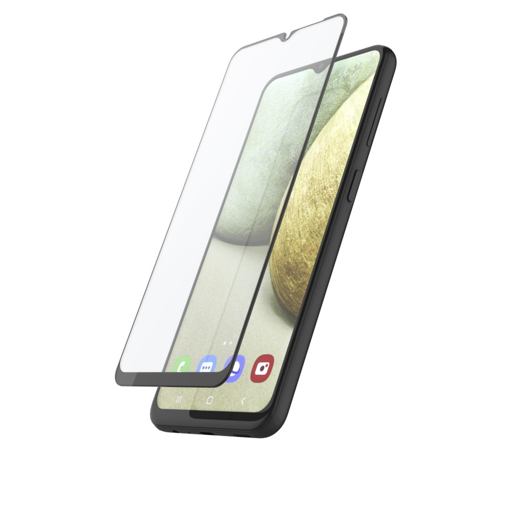 Smartphone con protezione schermo. La protezione viene applicata allo schermo.