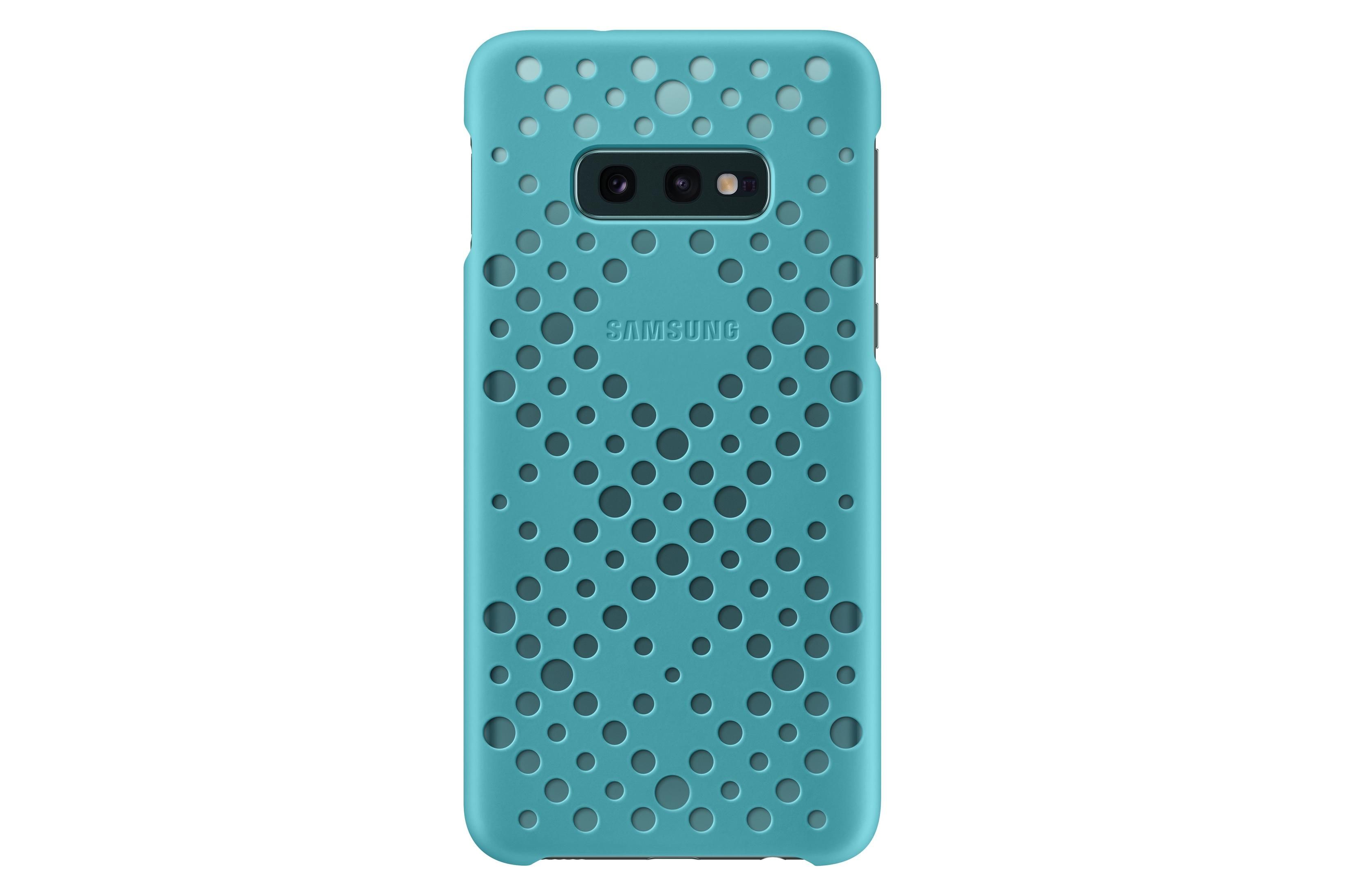 Une coque de téléphone turquoise avec des découpes circulaires, conçue pour un téléphone Samsung, sur fond blanc.