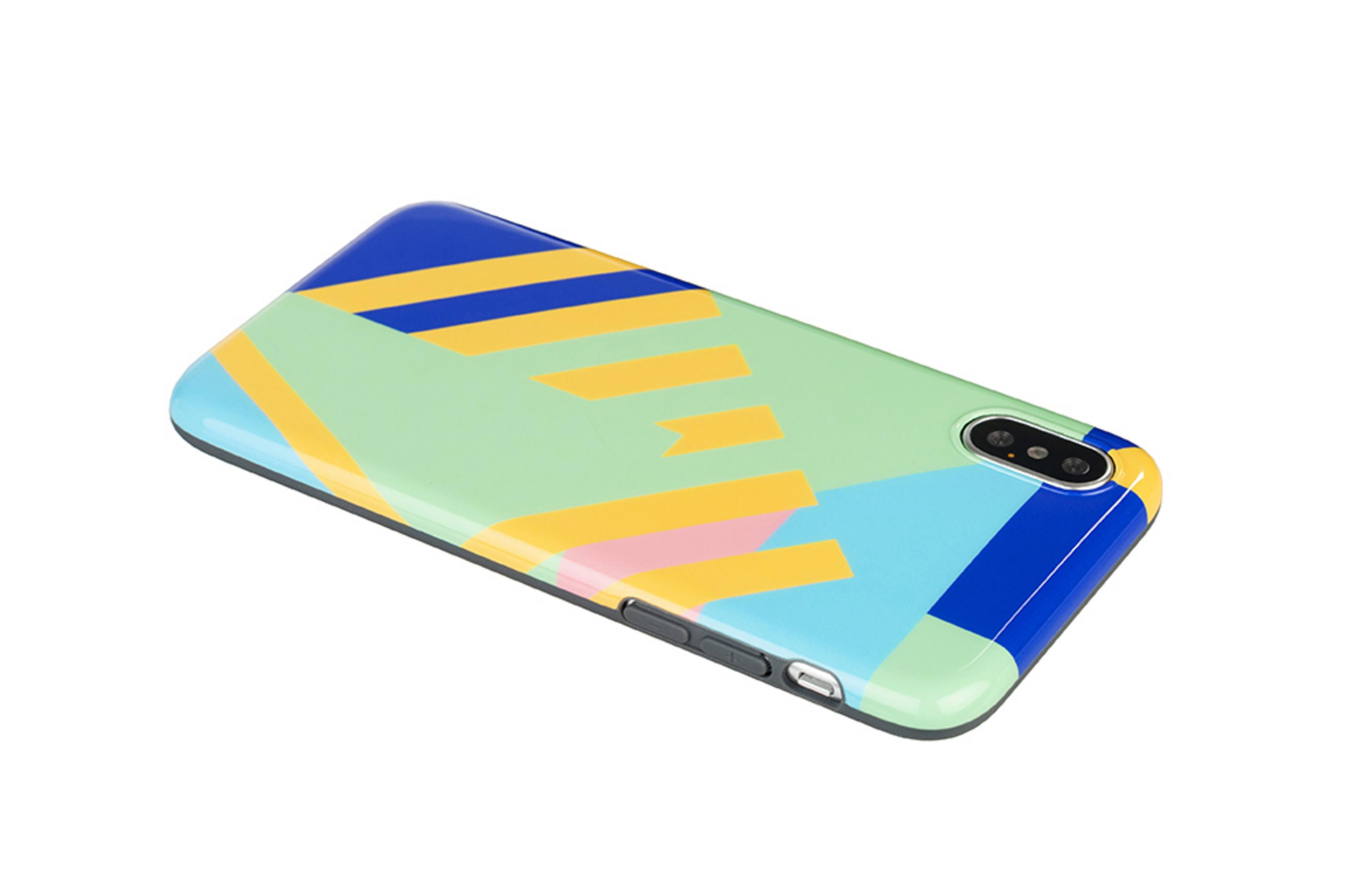 Custodia per telefono con design astratto, verde, blu e giallo. La custodia si trova in alto.