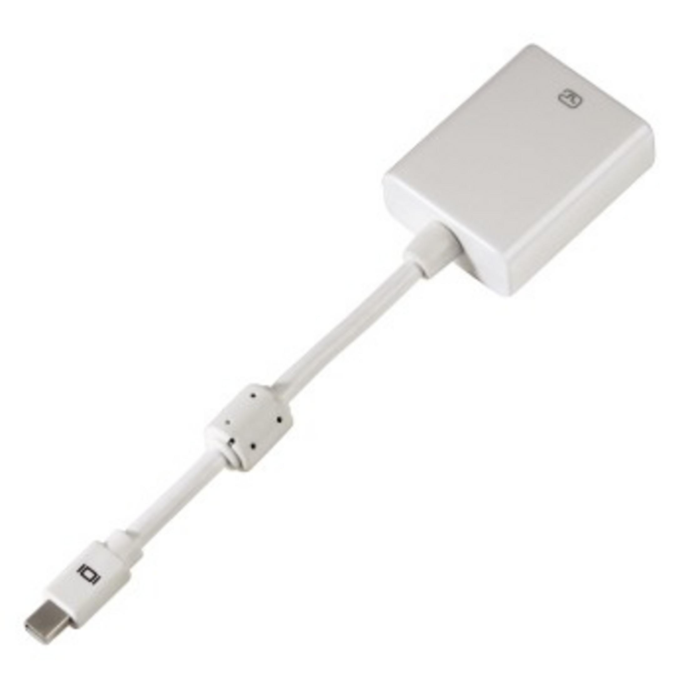 Weißer Adapter mit USB-C-Anschluss. Weißes Kabel, weiße Box mit Logo. Weißer Hintergrund.