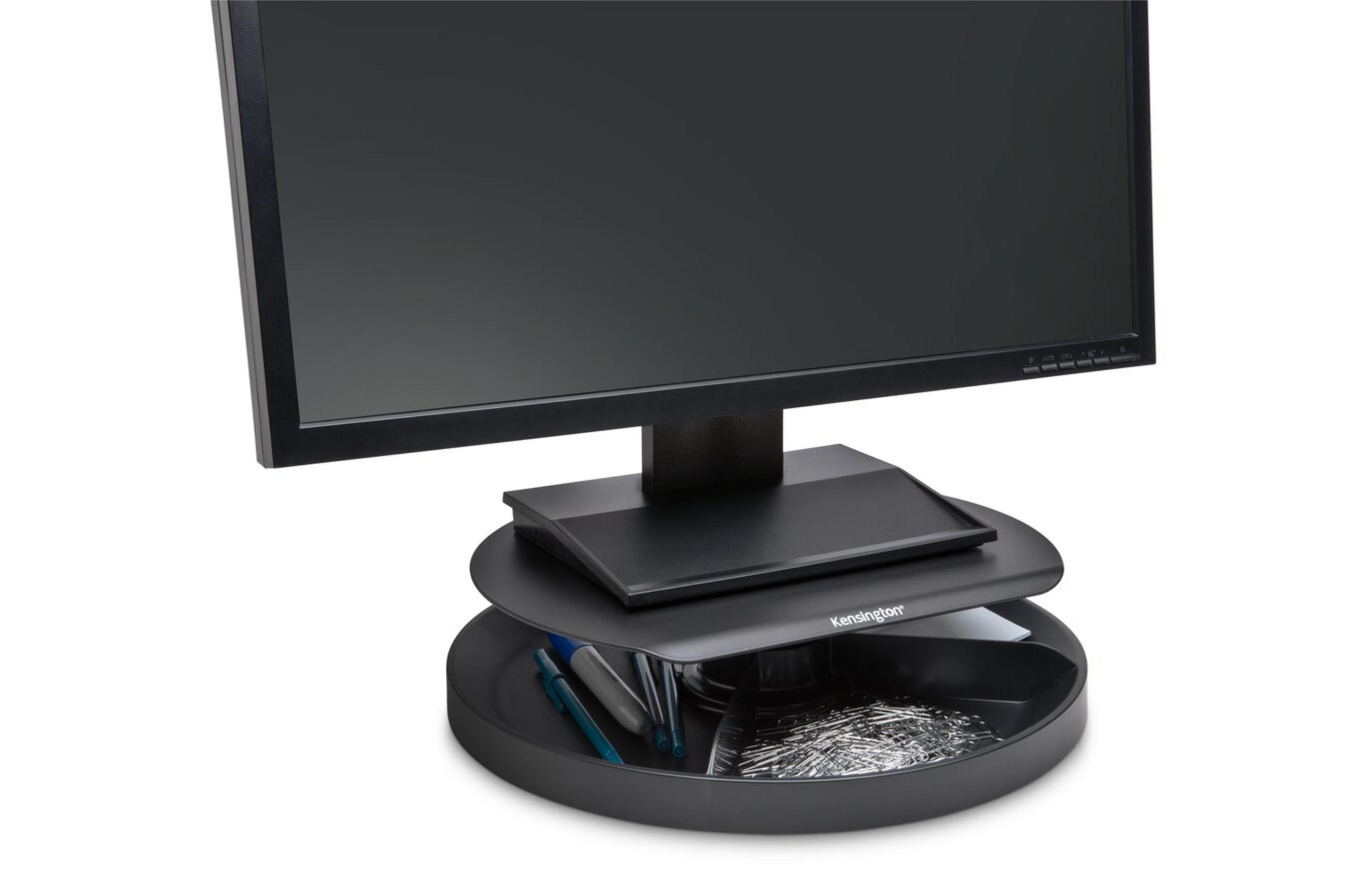 Zwarte Kensington monitorstandaard met monitor. Pennen, paperclips in lade. Witte achtergrond.
