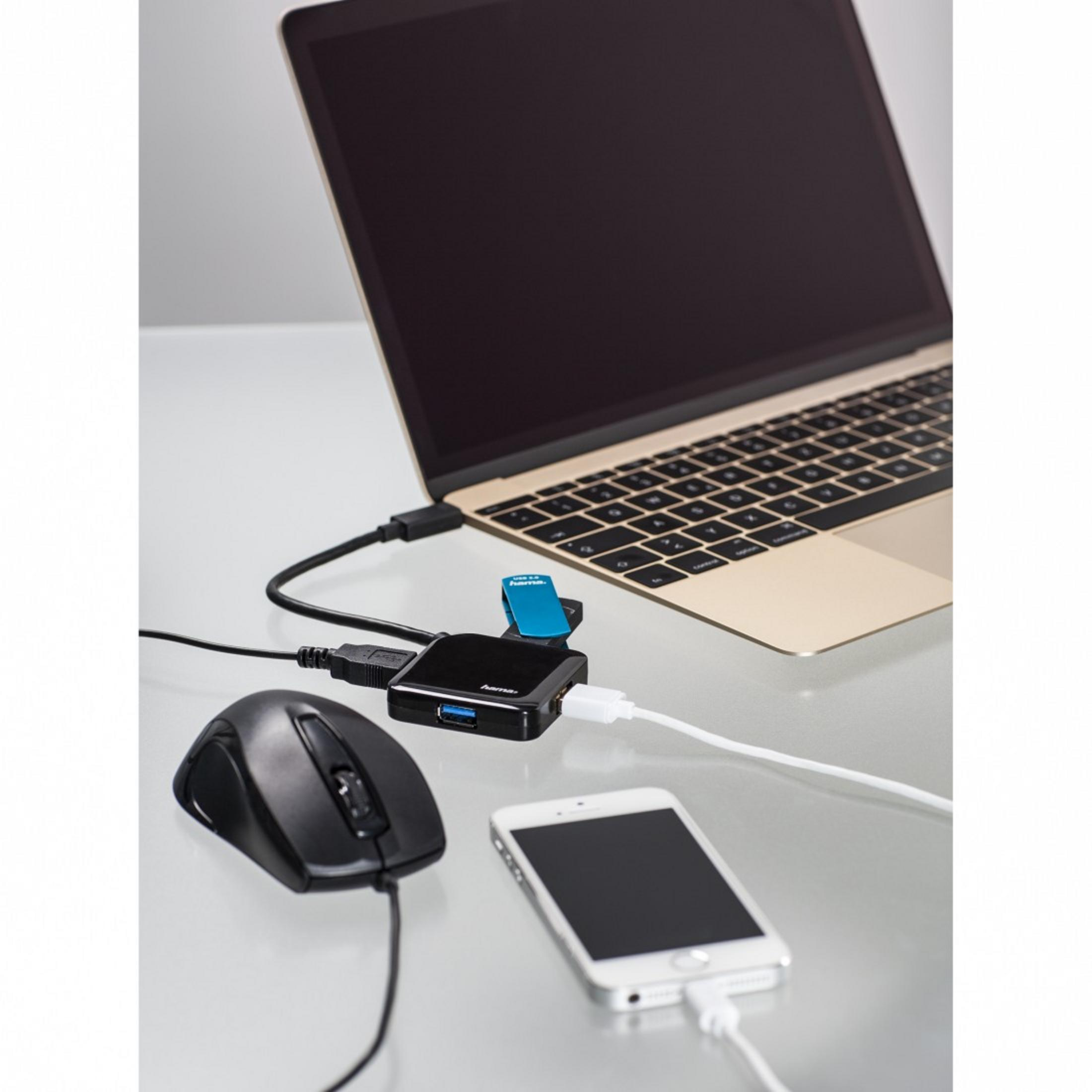 Laptop und Zubehör, verbunden mit einem Hub. Maus, Telefon und Speicherkarte.