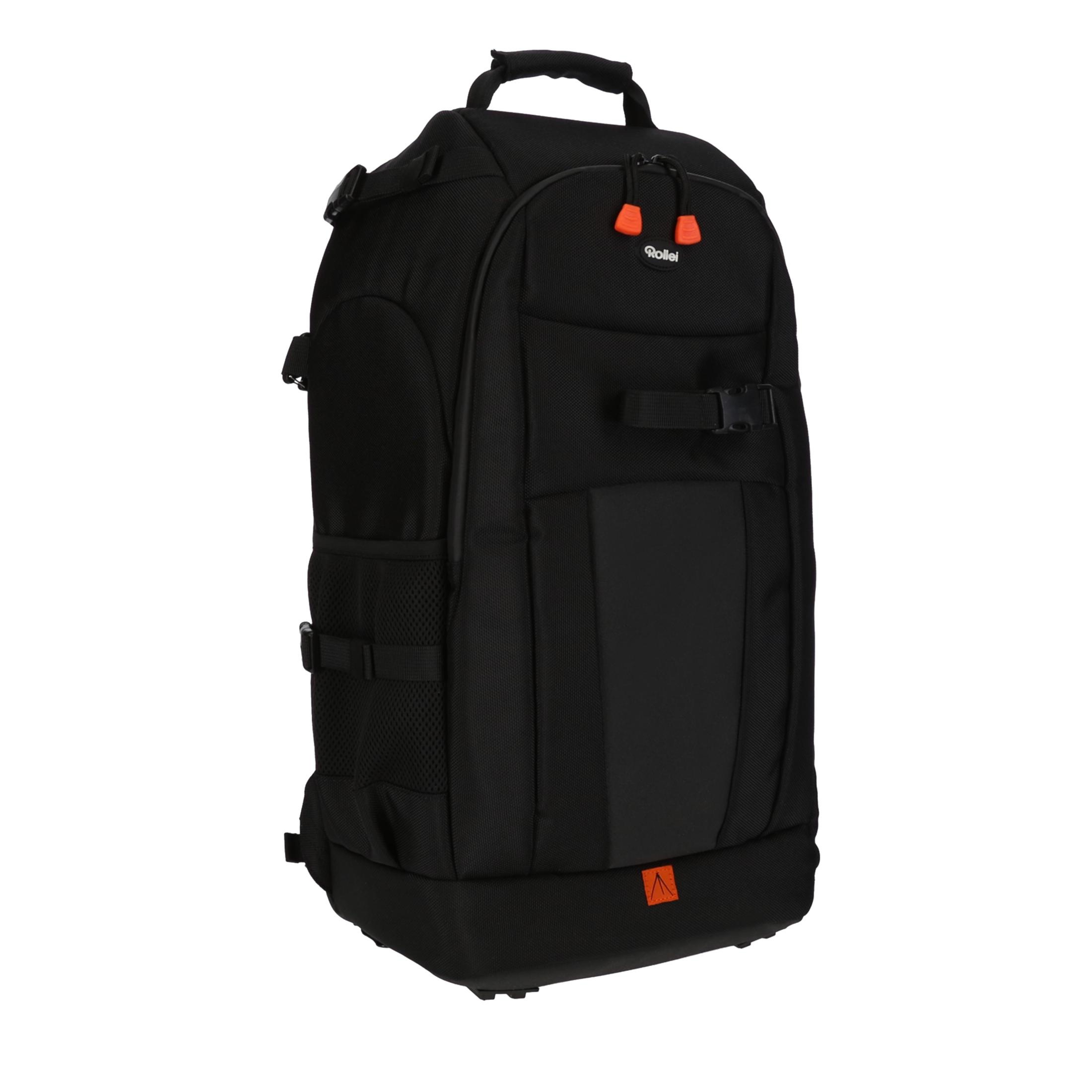 Schwarzer Rucksack mit orangefarbenen Akzenten. Er hat mehrere Taschen und Gurte. Die Marke ist Rollei.